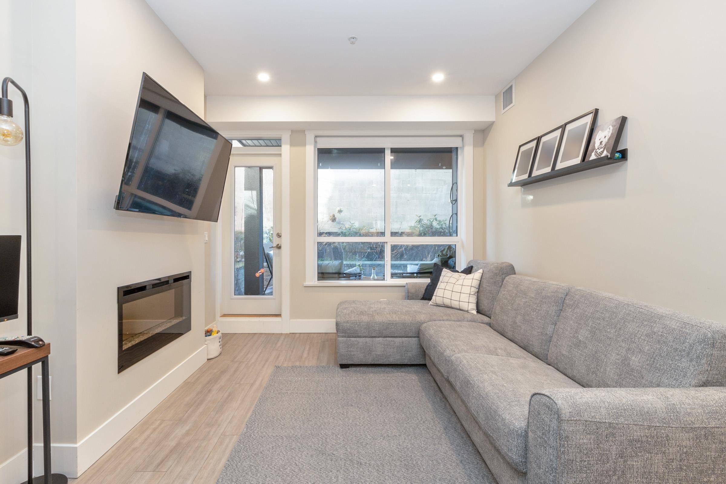 Maple Ridge, BC V2X 3C2,22335 Mcintosh AVE #207