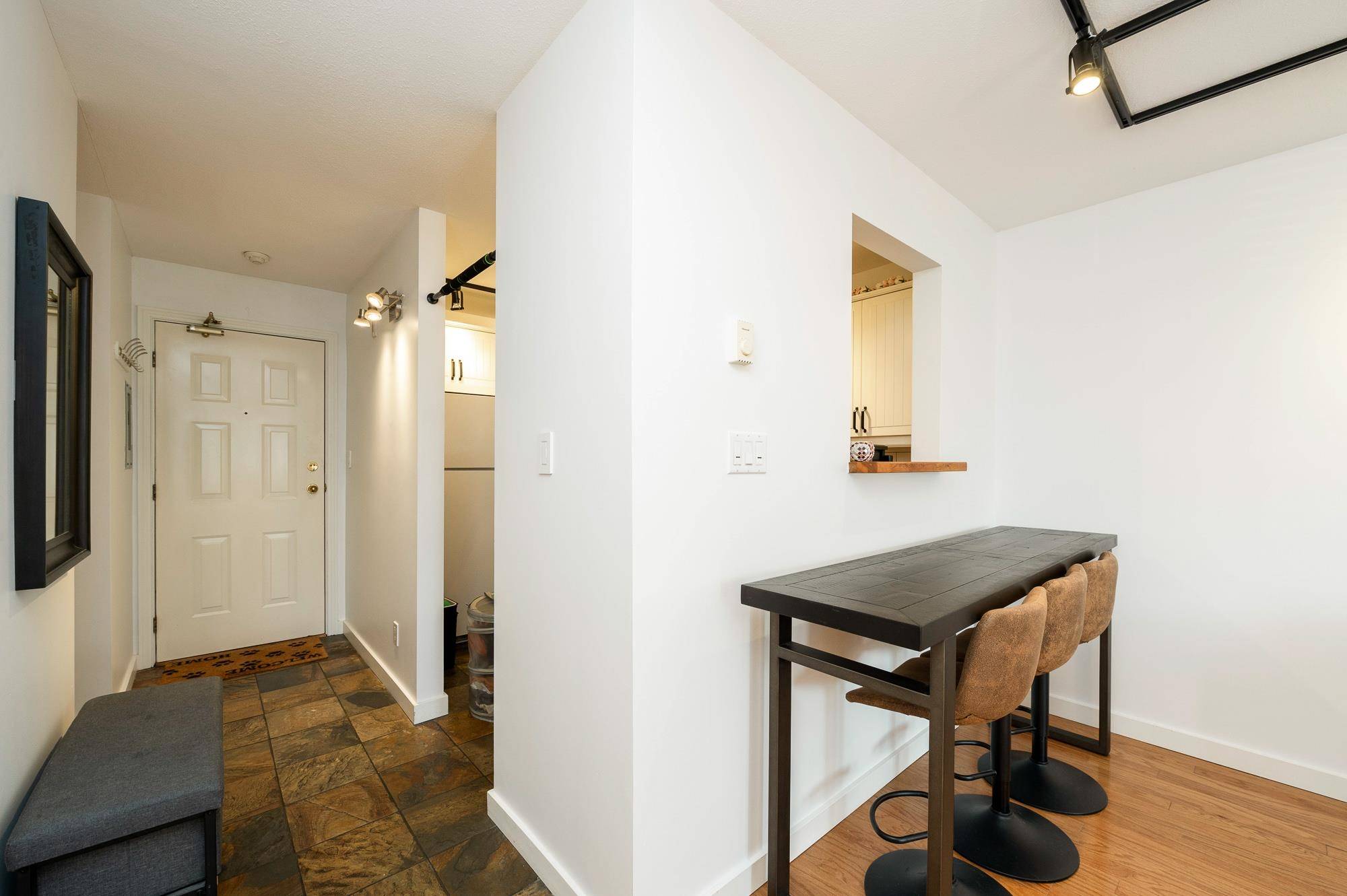 North Vancouver, BC V7M 1H6,175 W 4th ST #105