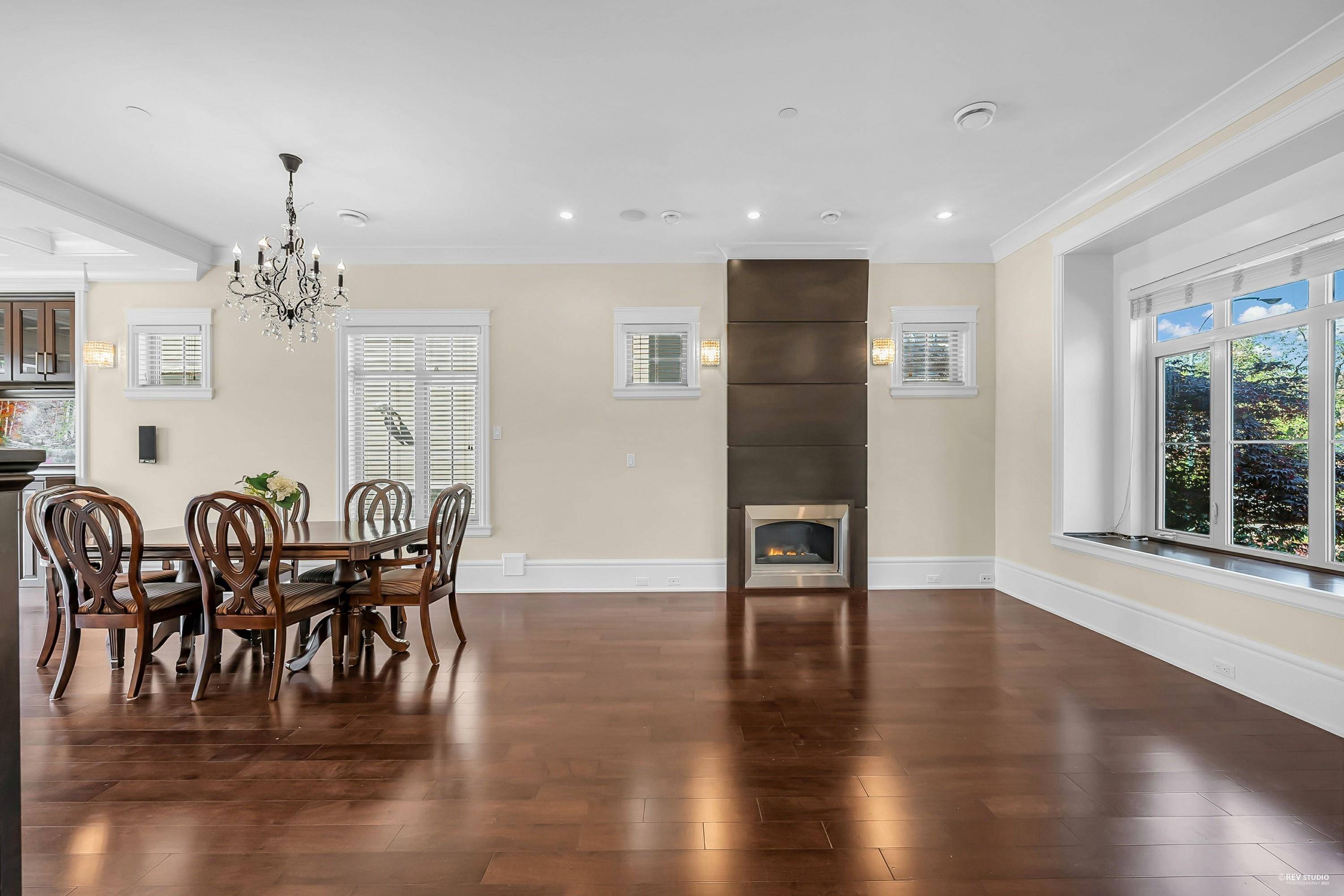 Vancouver, BC V6M 2B1,1942 W 42nd AVE
