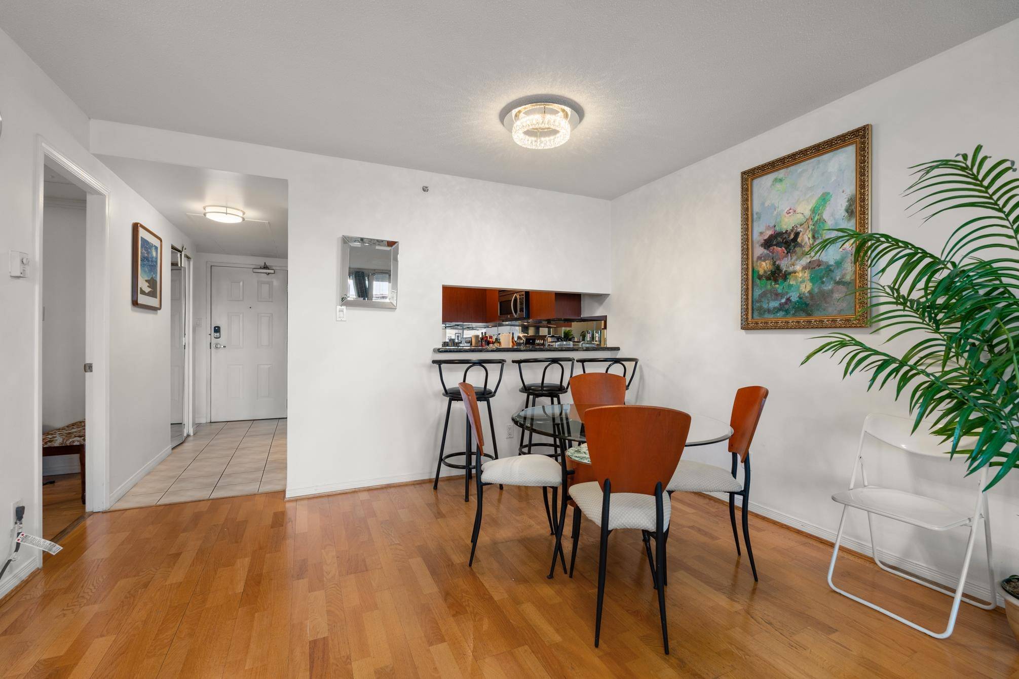 Vancouver, BC V6B 6B8,555 Abbott ST #610