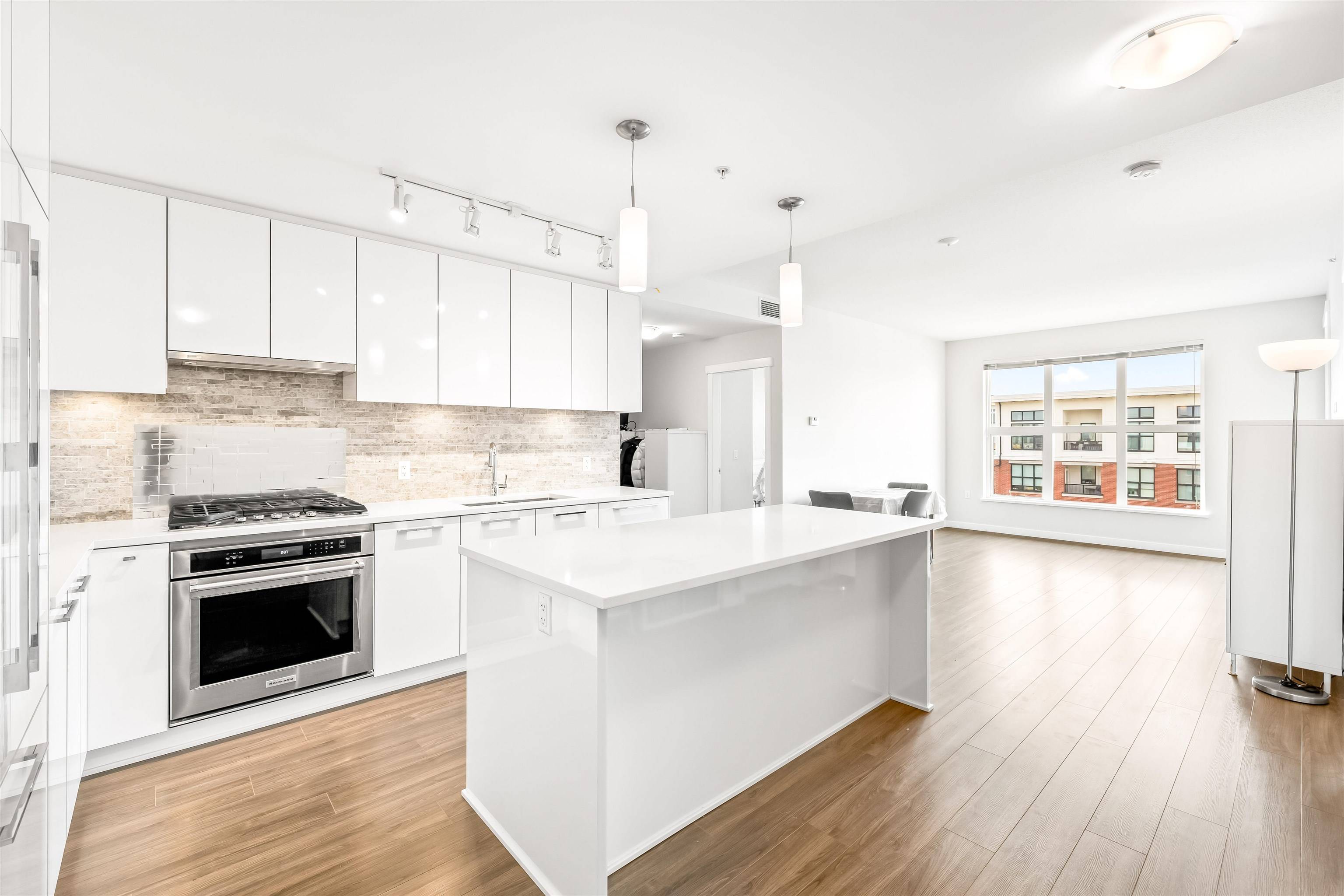 Richmond, BC V6R 0R9,9500 Tomicki AVE #413