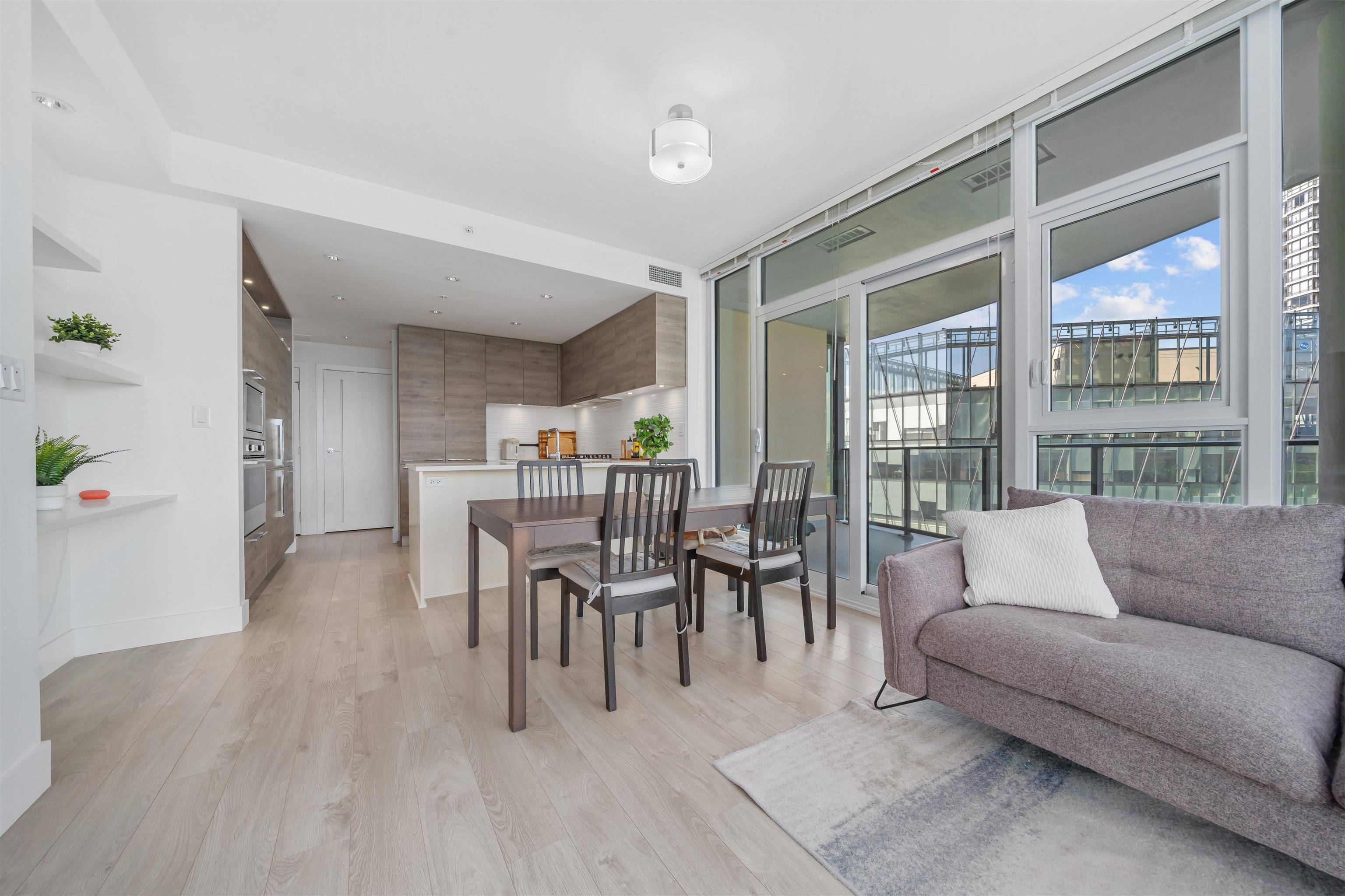 Burnaby, BC V3N 0G9,7388 Kingsway #802