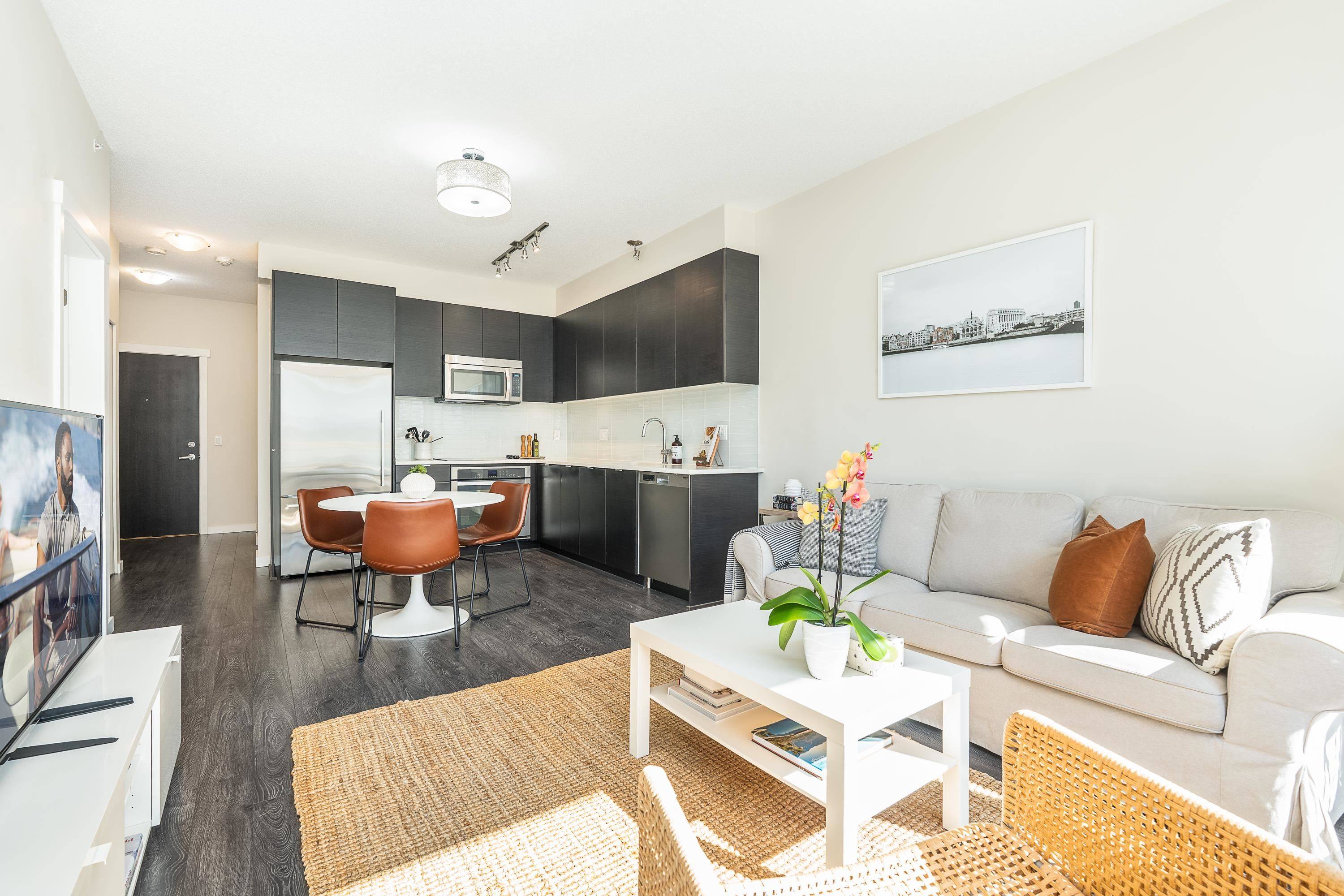 North Vancouver, BC V7J 0A8,2665 Mountain HWY #517