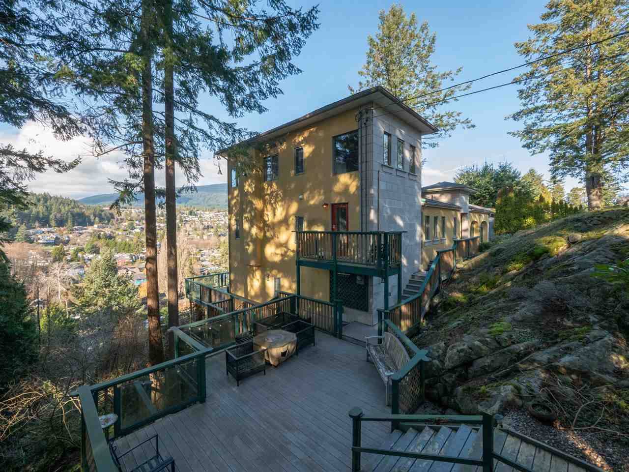 Gibsons, BC V0N 1V8,313 Skyline DR