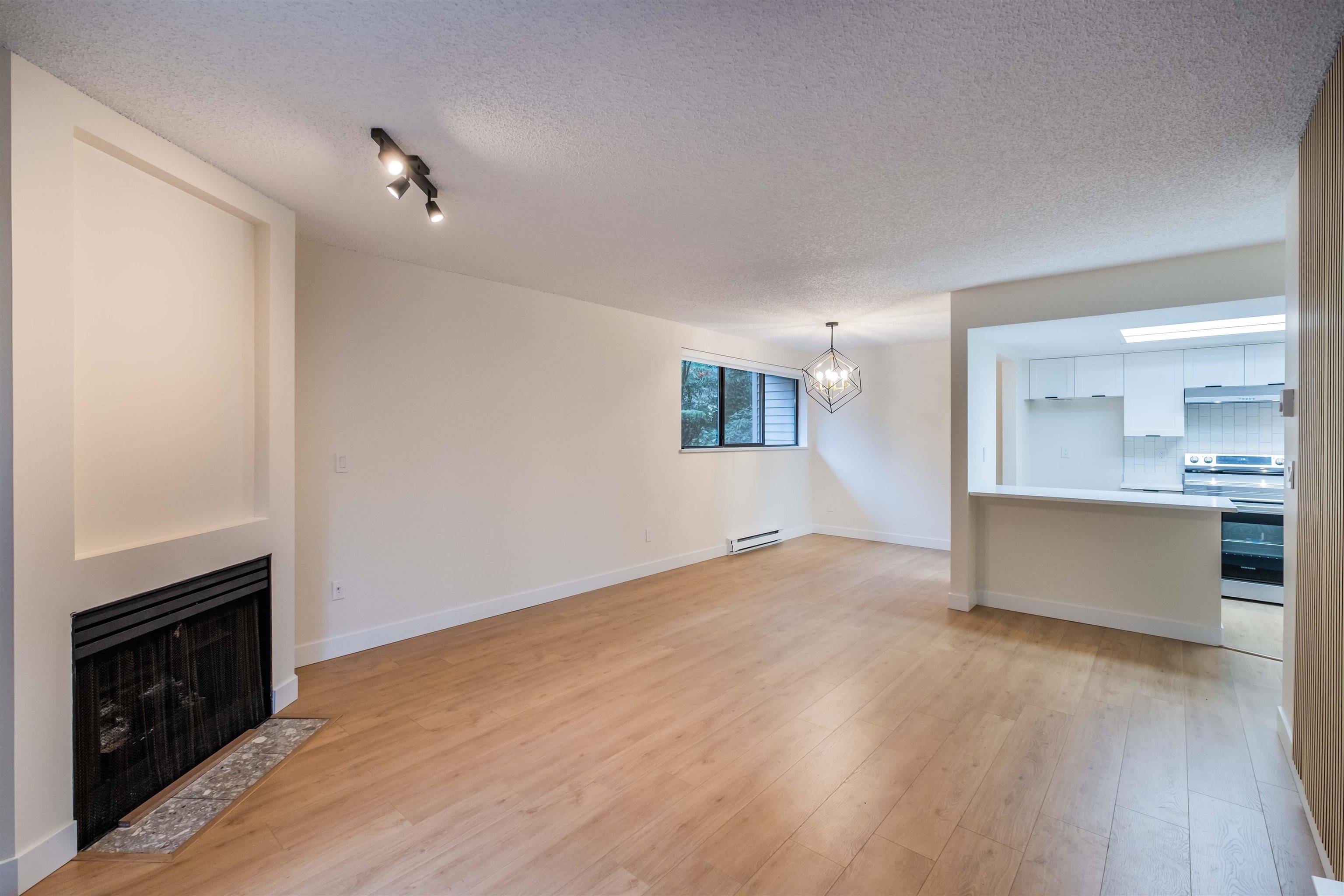 Coquitlam, BC V3B 7H9,2925 Glen DR #104