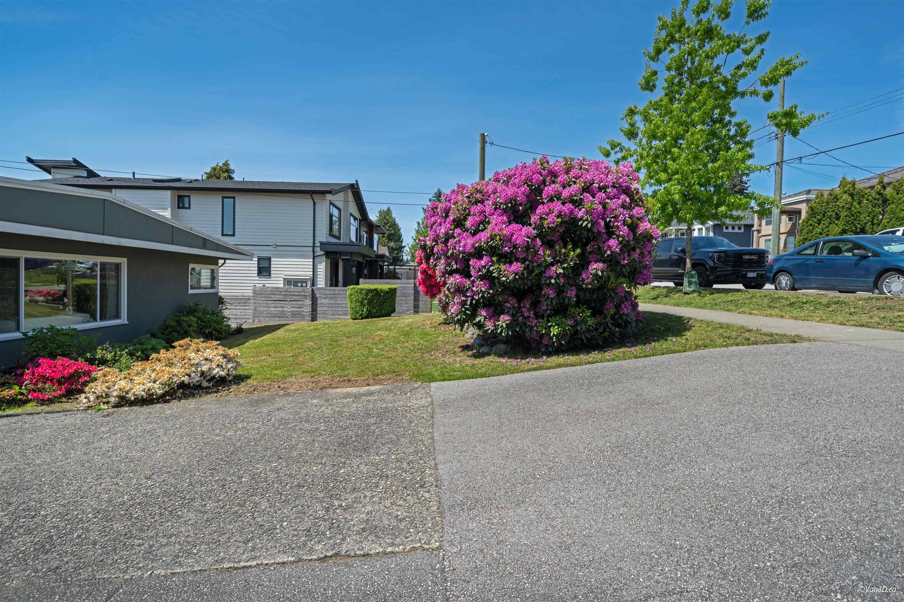 Coquitlam, BC V3K 2N6,916 Stewart AVE
