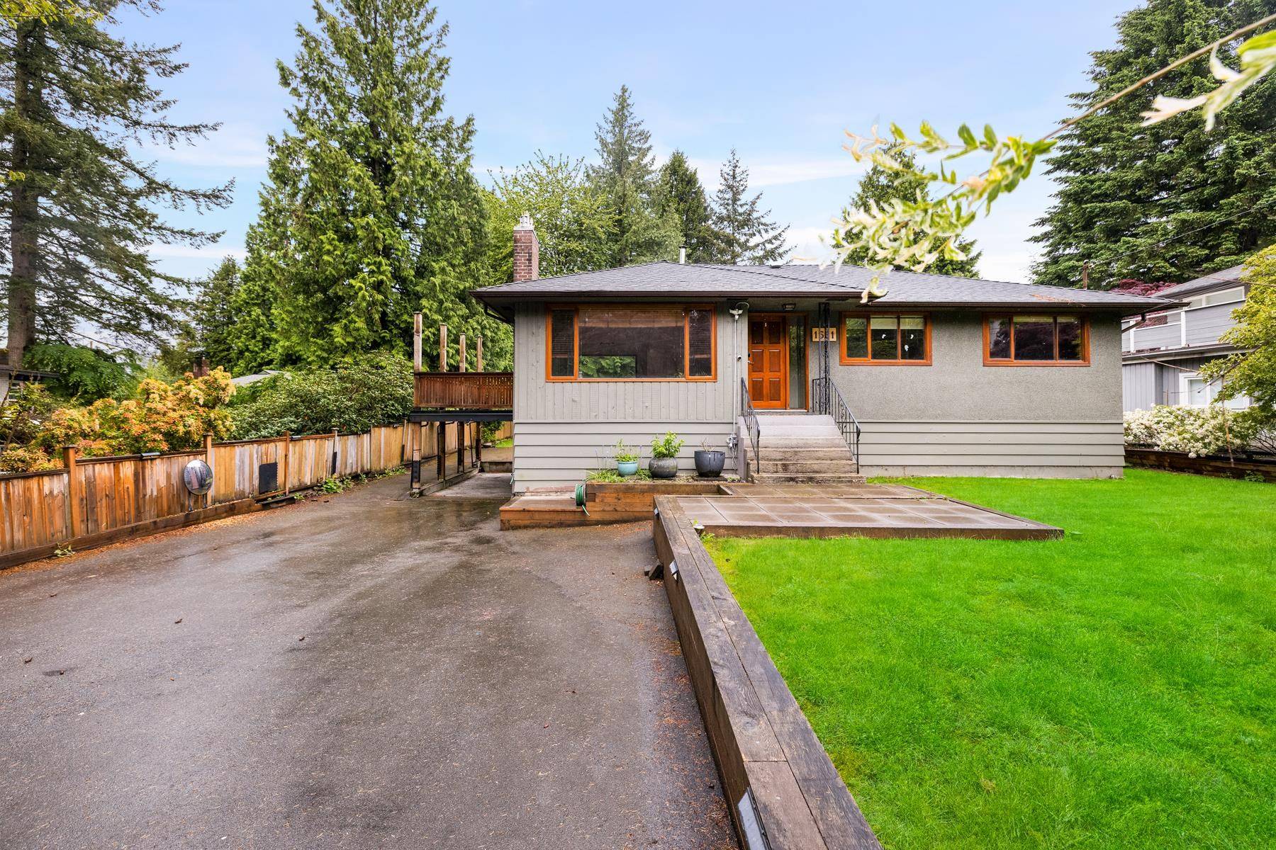 North Vancouver, BC V7J 2X9,1561 Merlynn CRES