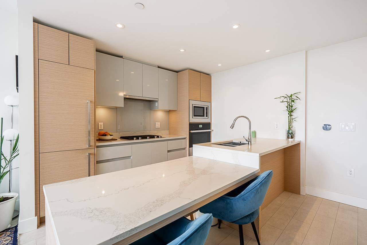 Vancouver, BC V5S 0J8,3538 E Sawmill CRES #2305