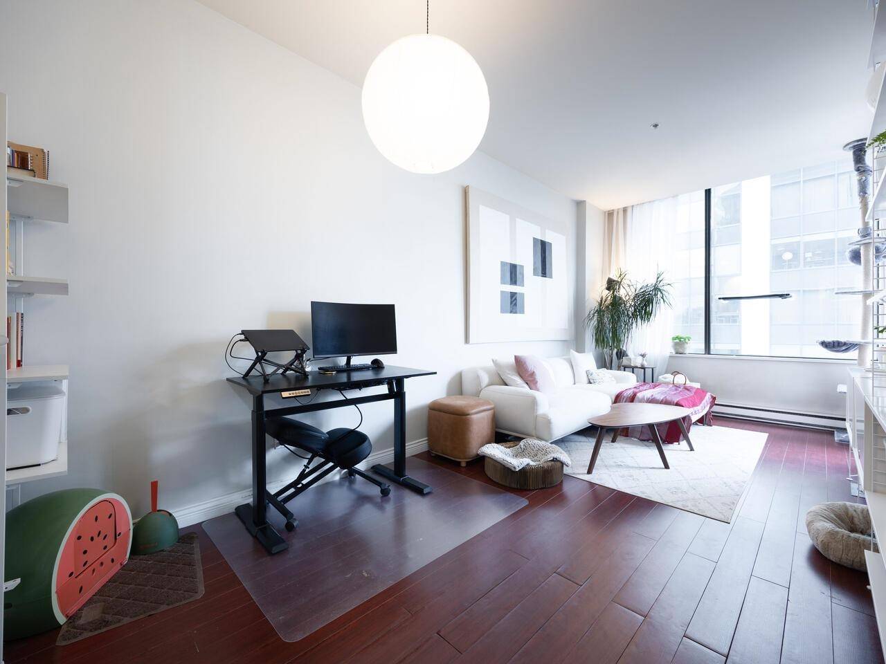 Vancouver, BC V6Z 1P5,1010 Howe ST #712