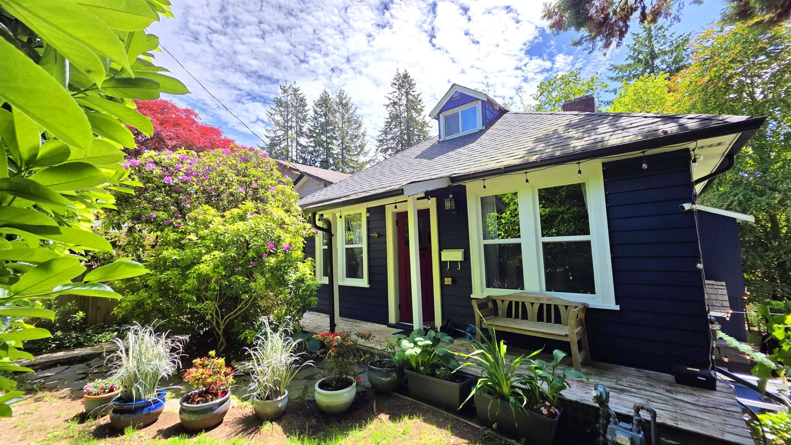 North Vancouver, BC V7M 2B4,221 W 23rd ST