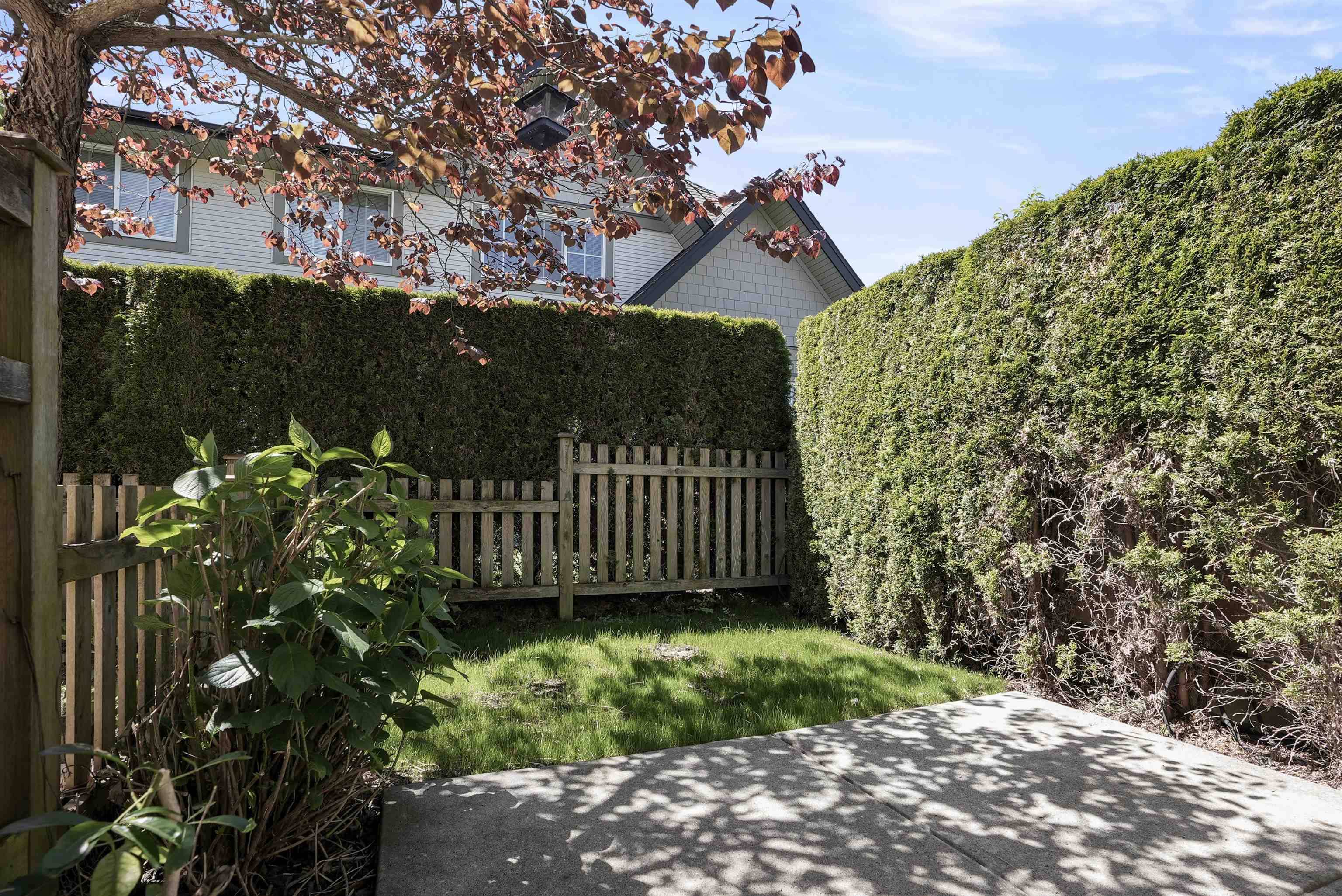 Surrey, BC V3S 7Y6,2501 161a ST #204