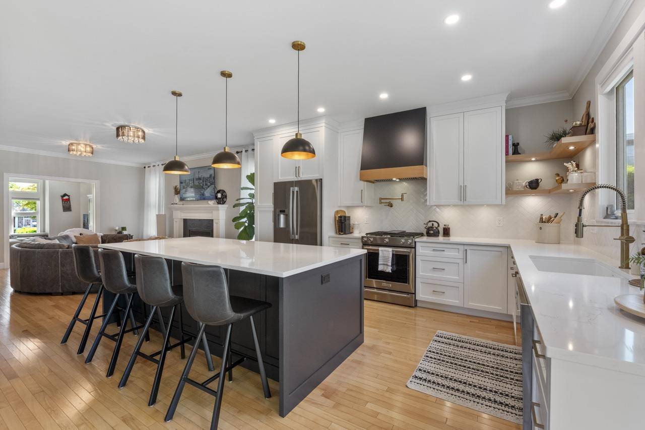 White Rock, BC V4B 4S7,835 Kent ST