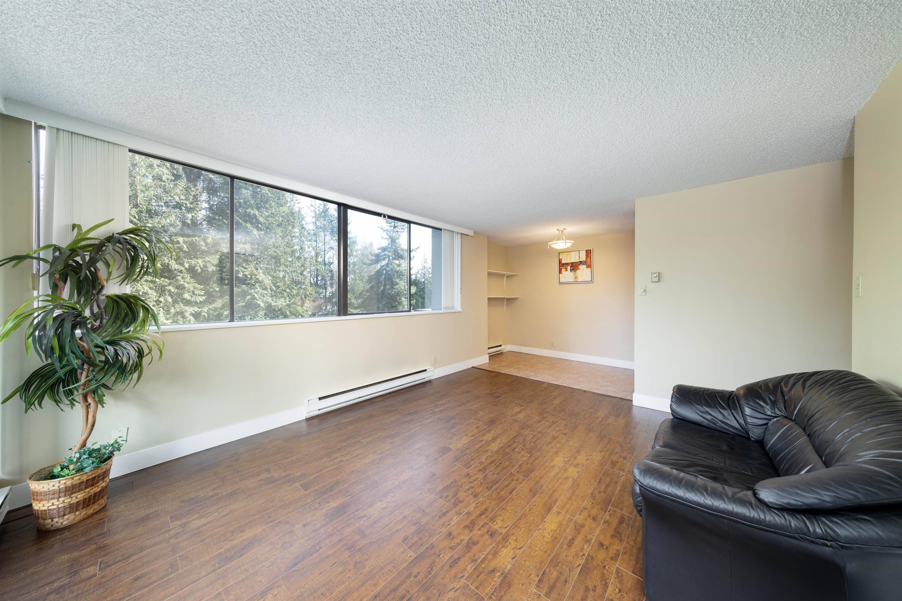 Burnaby, BC V3N 4R8,9521 Cardston CT #204