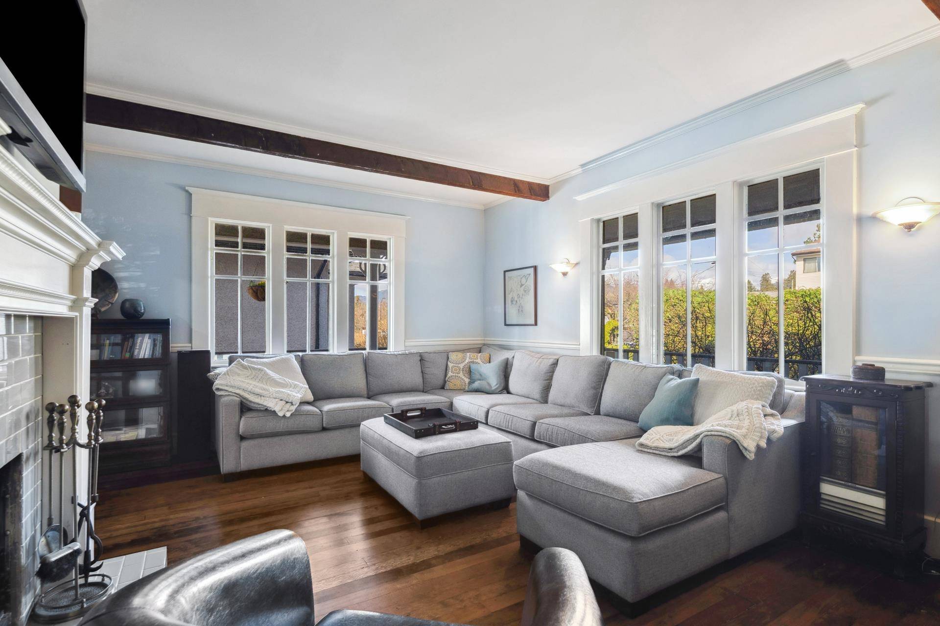 North Vancouver, BC V7M 2A3,341 W 22nd ST