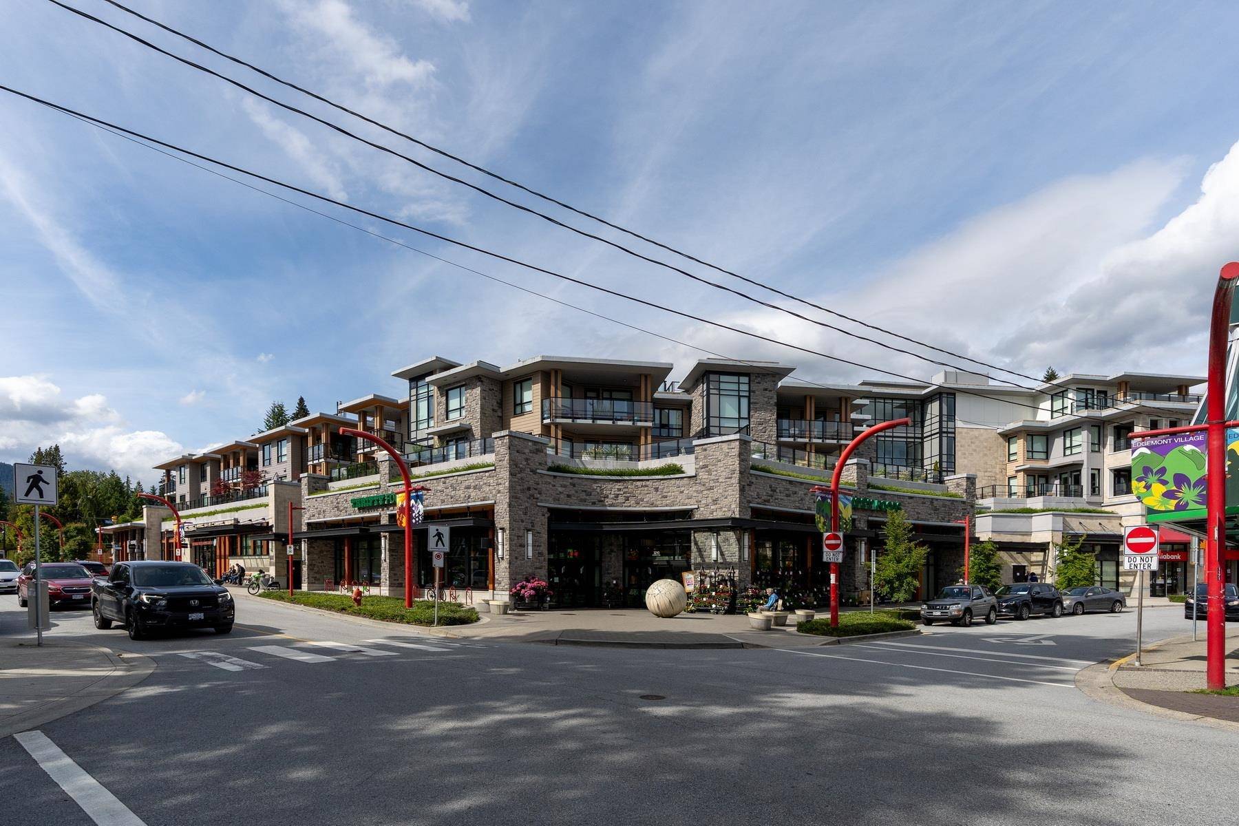 North Vancouver, BC V7R 0A5,3220 Connaught CRES #312
