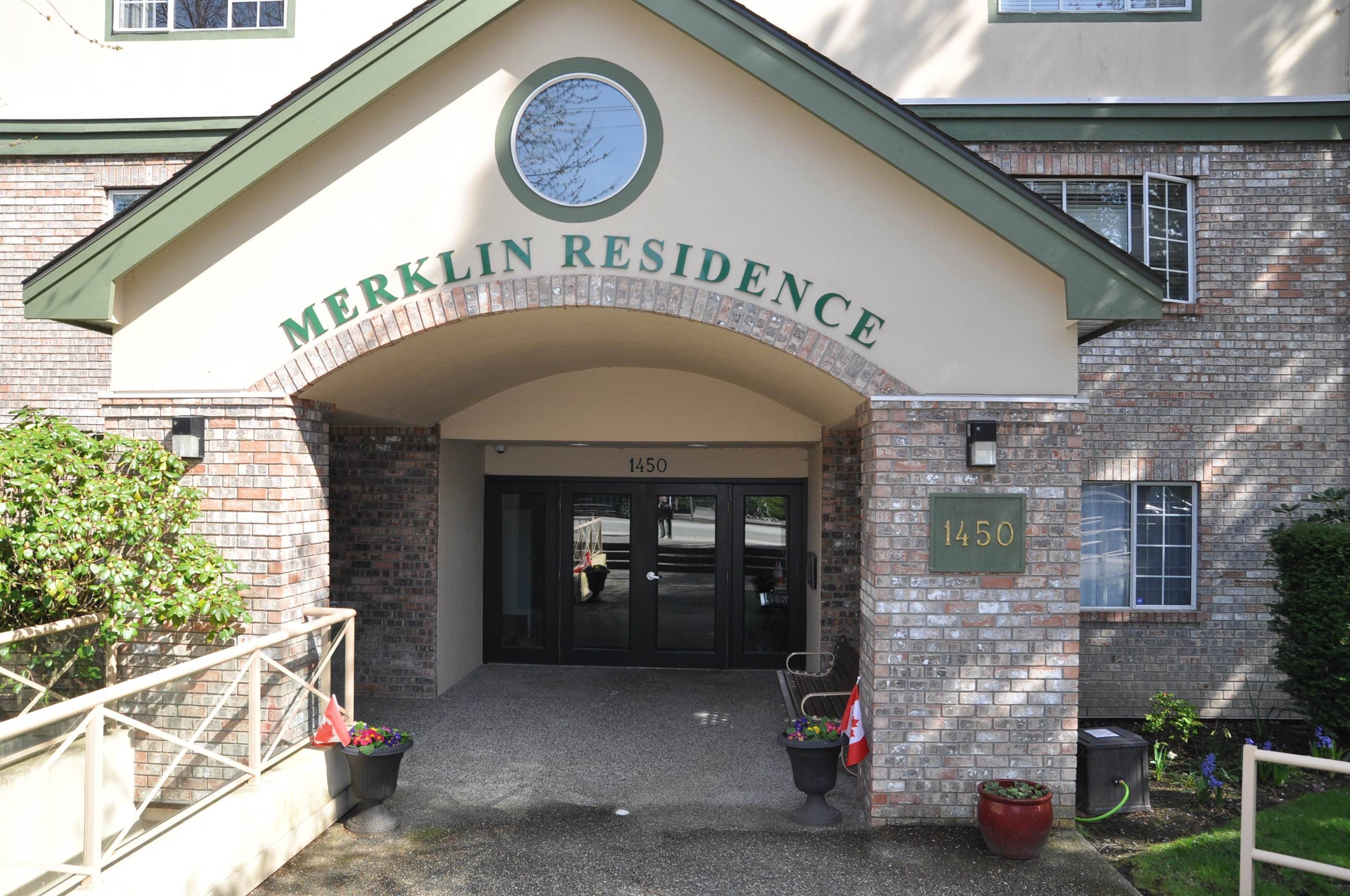 White Rock, BC V4B 4C3,1450 Merklin ST #312