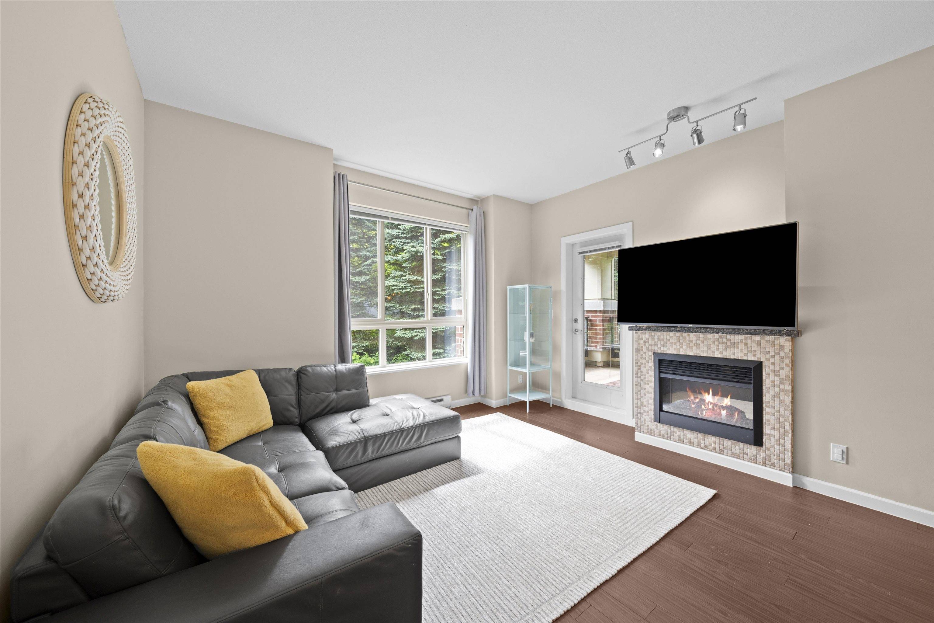 New Westminster, BC V3L 0C3,270 Francis WAY #209