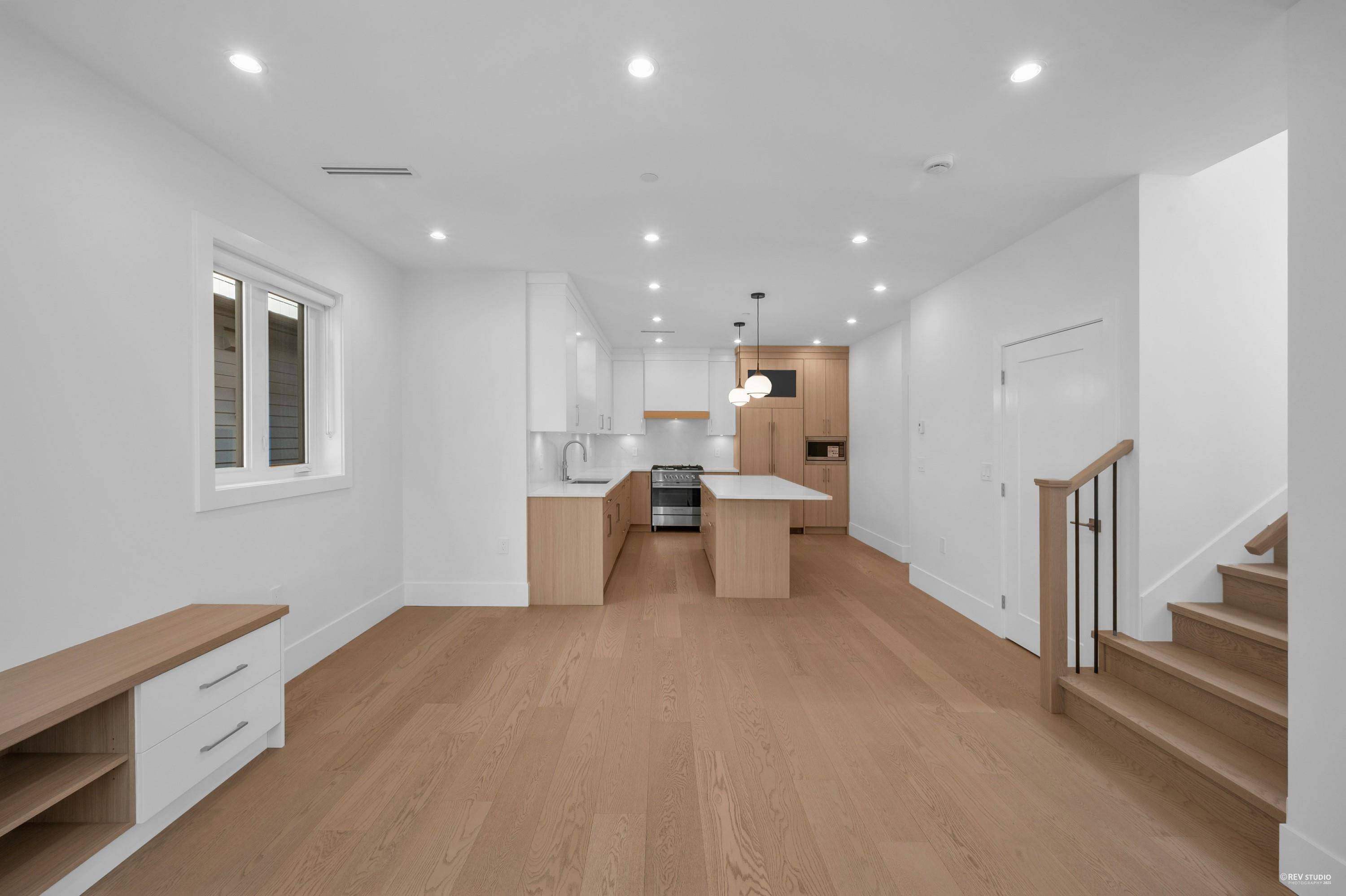 Vancouver, BC V5S 1J1,3675 E 48th AVE