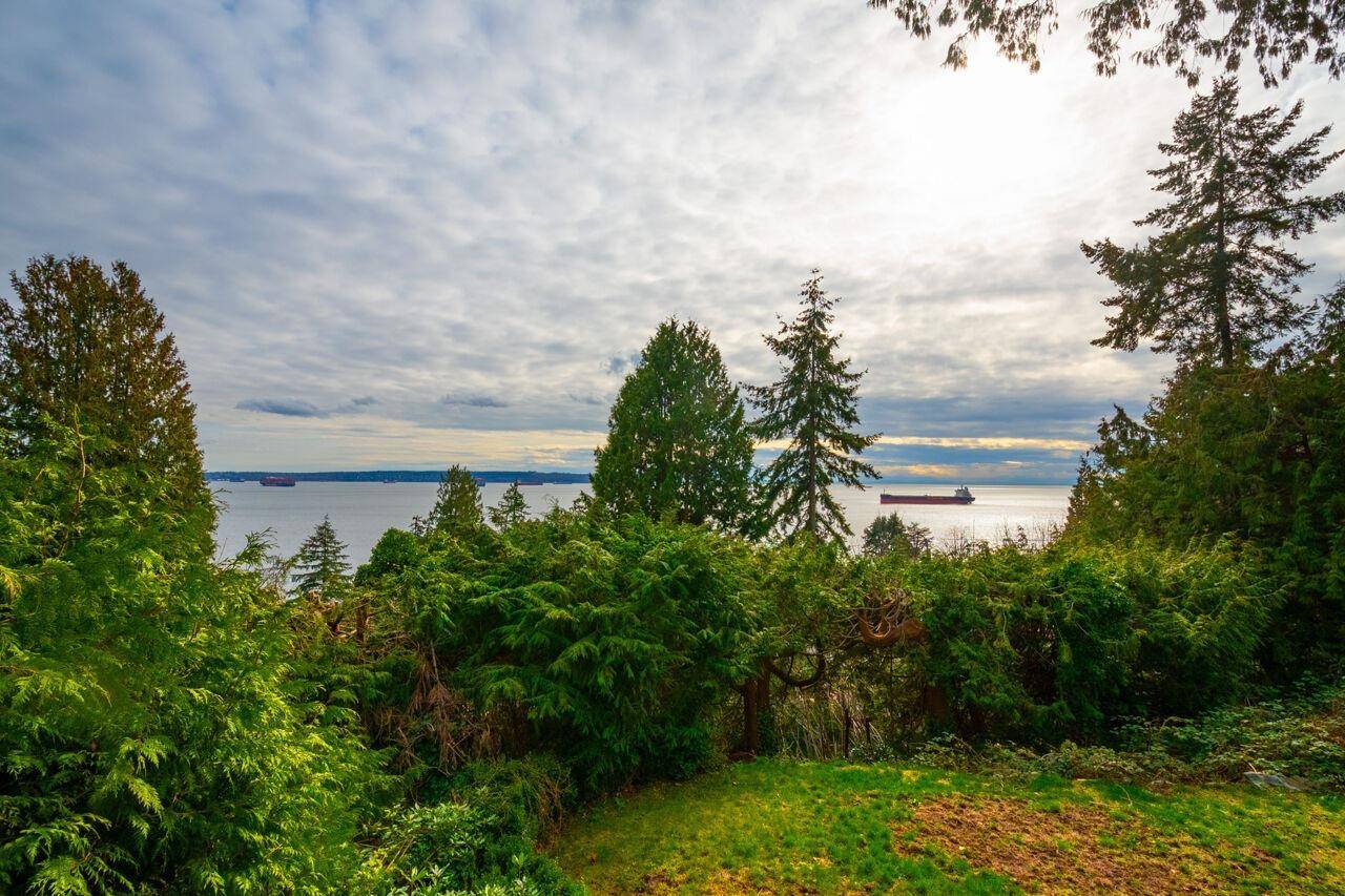 West Vancouver, BC V7V 2K5,3284 Mathers AVE