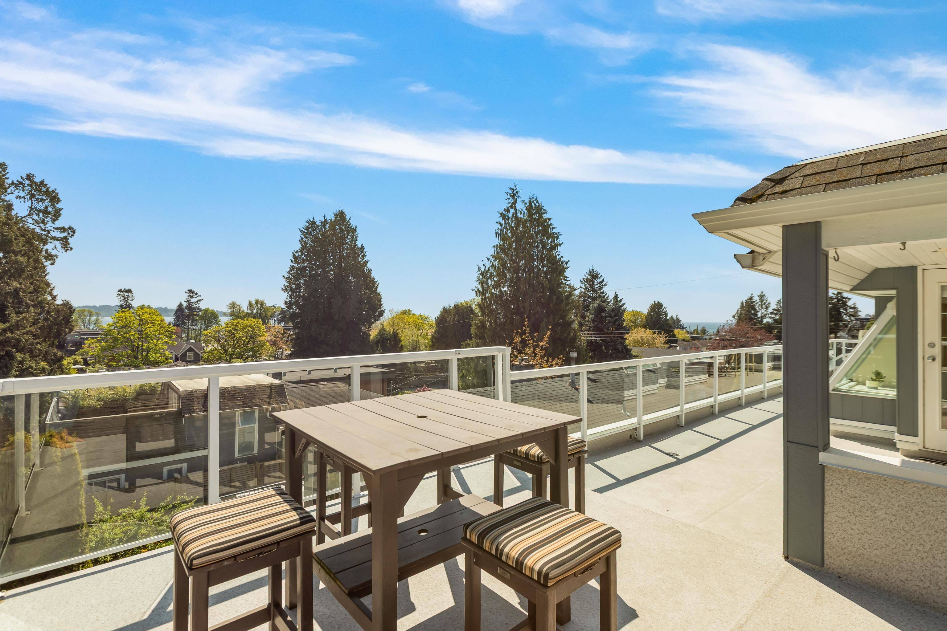 White Rock, BC V4B 4N8,952 Lee ST