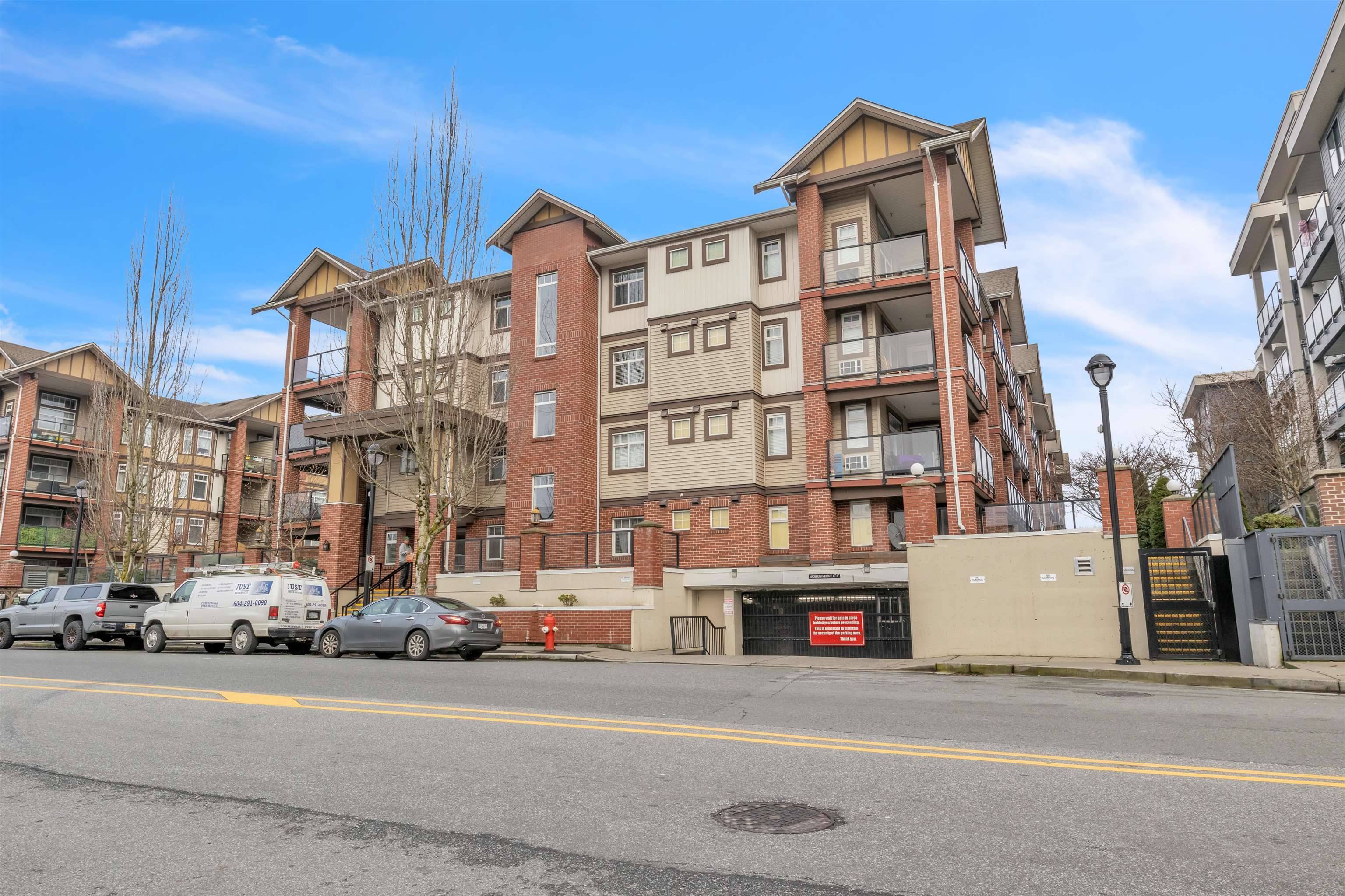 Langley, BC V3A 4B6,5650 201a ST #101
