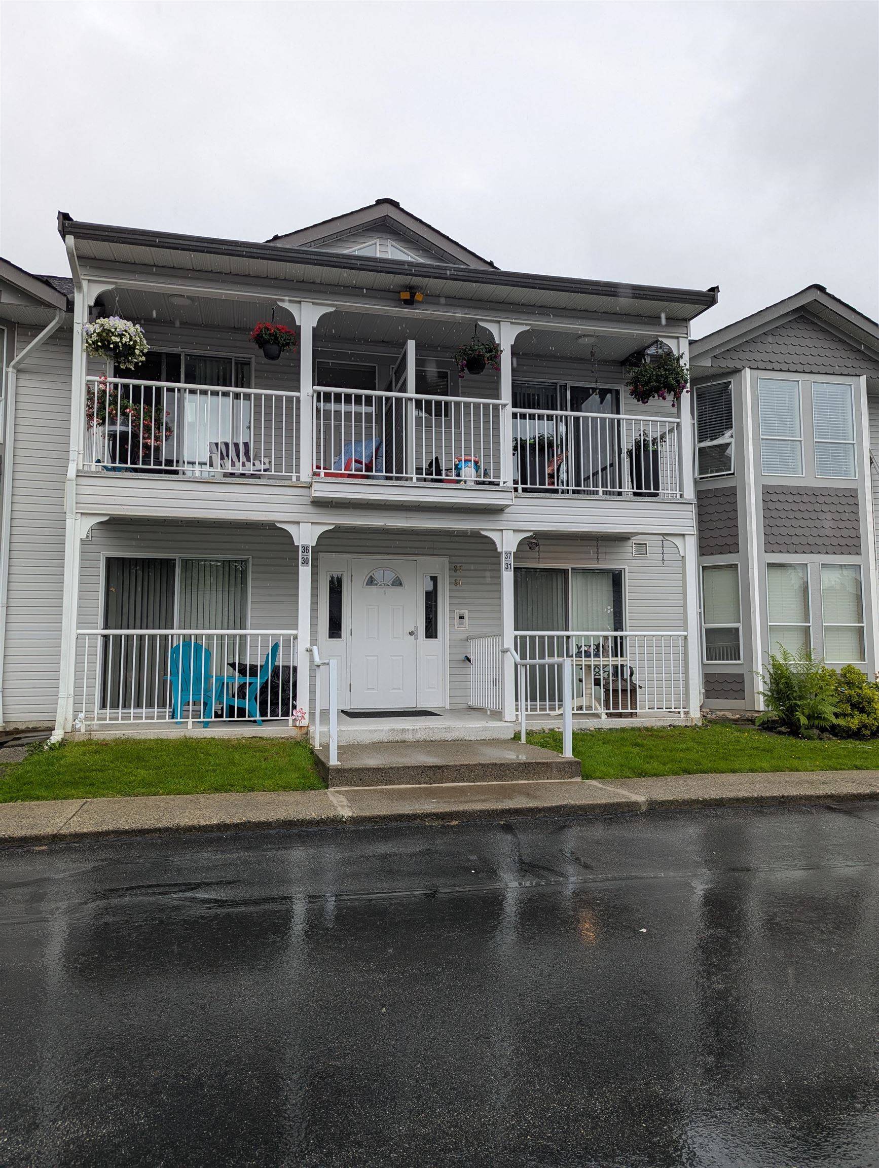 Maple Ridge, BC V2X 0M3,12296 224th ST #31