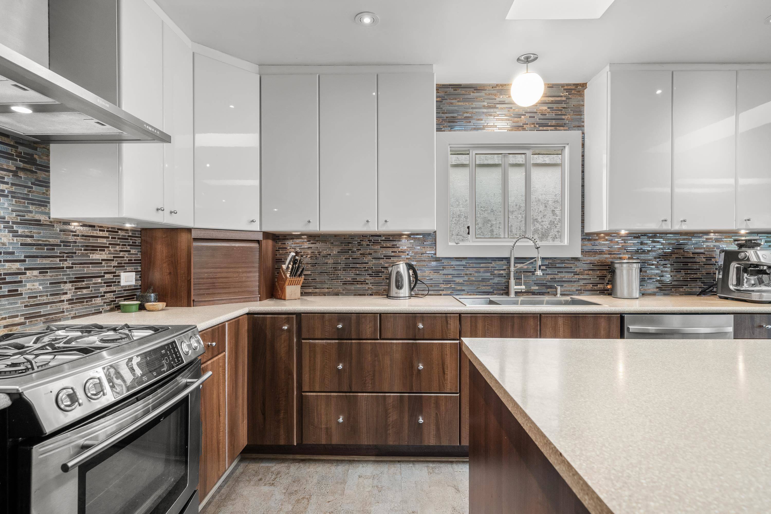 Vancouver, BC V5N 2M1,2187 Vanness AVE