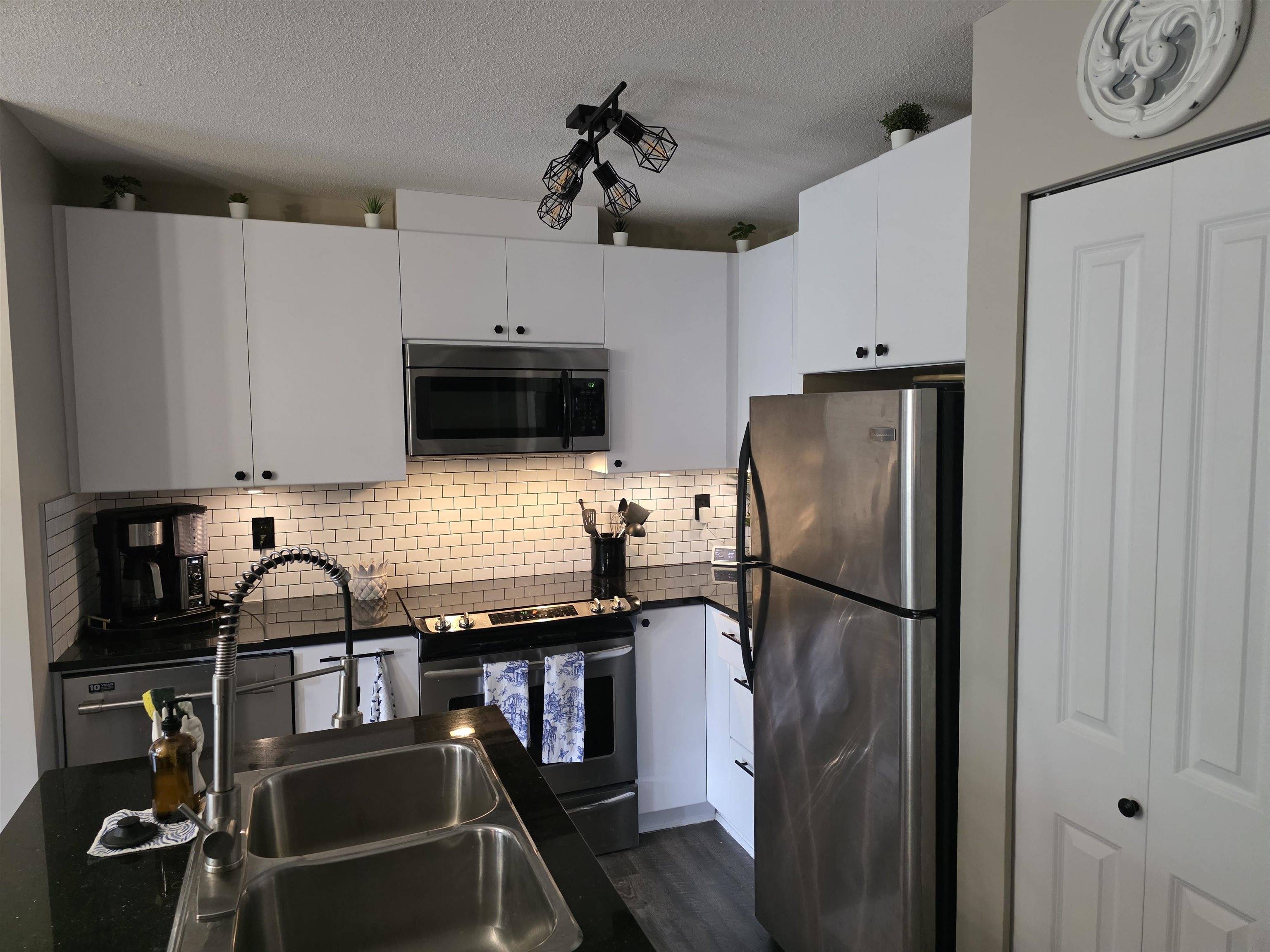 Langley, BC V4N 5X4,6500 194 ST #301