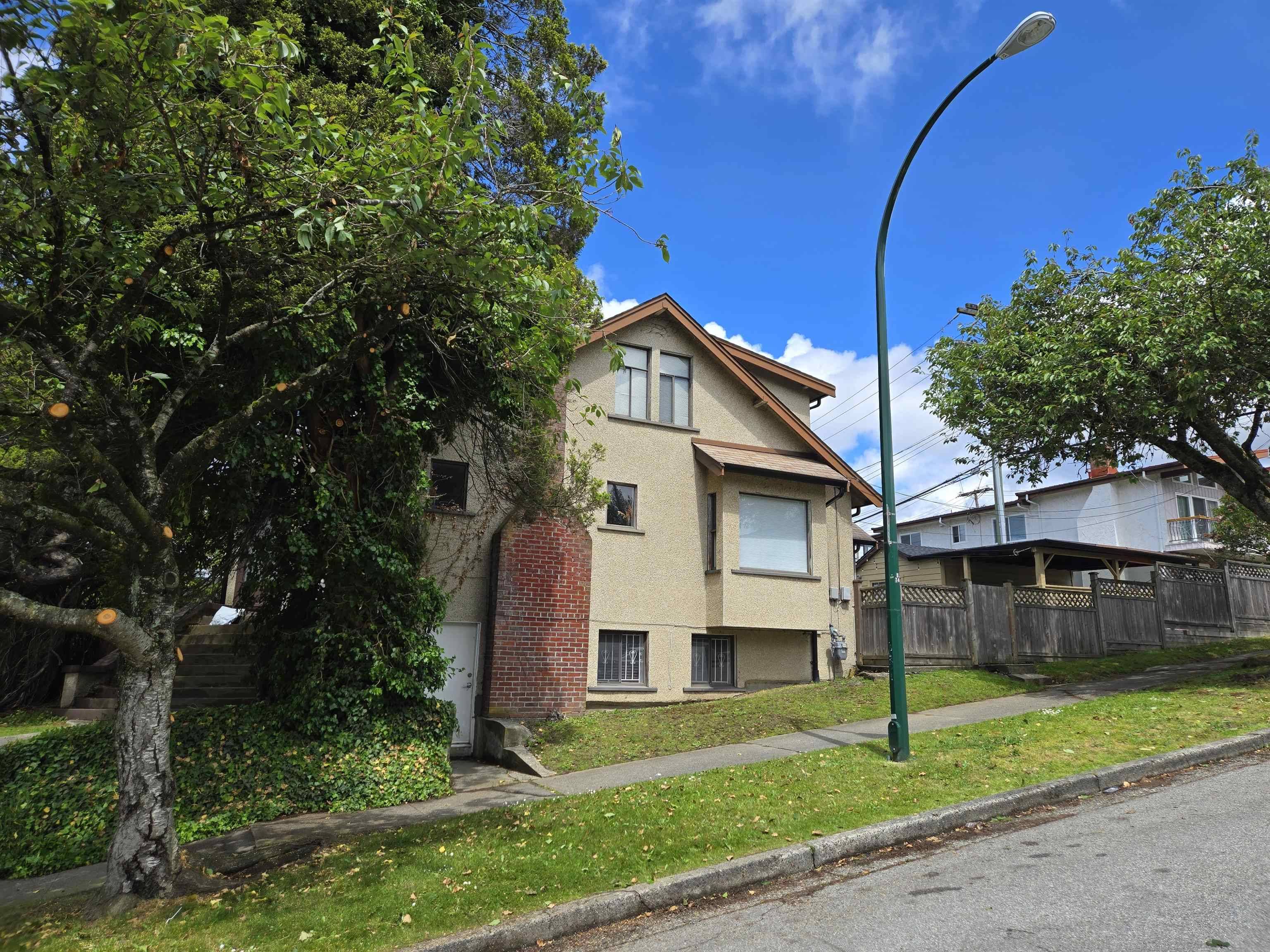 Vancouver, BC V5N 5J1,4390 Nanaimo ST