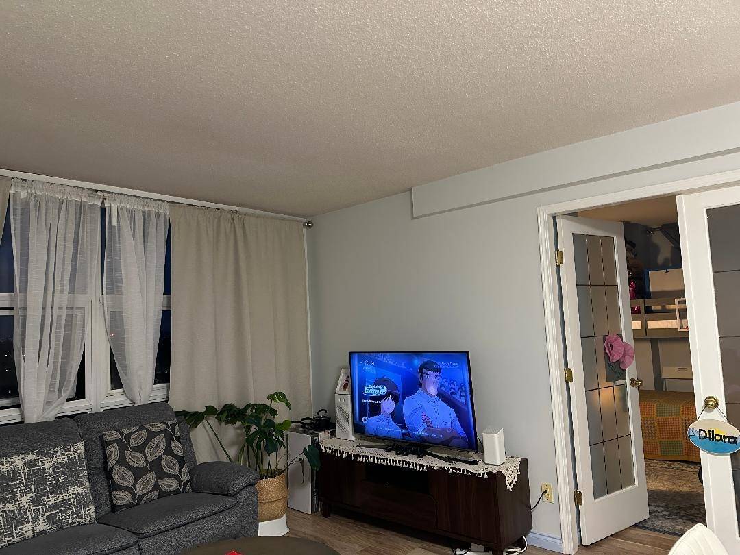 Surrey, BC V3T 5T8,10523 University DR #1301