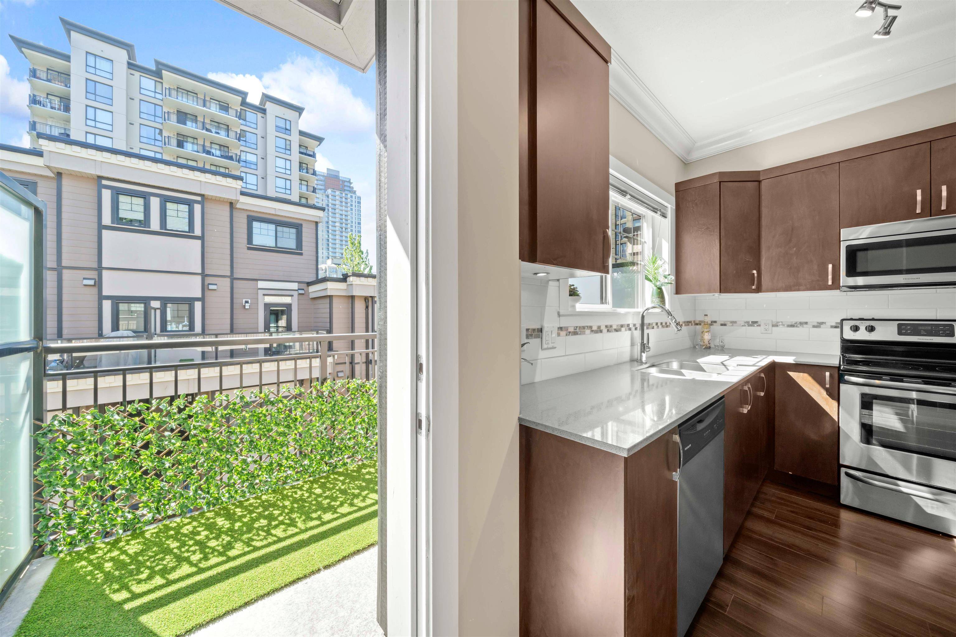 New Westminster, BC V3M 1J9,838 Royal AVE #4