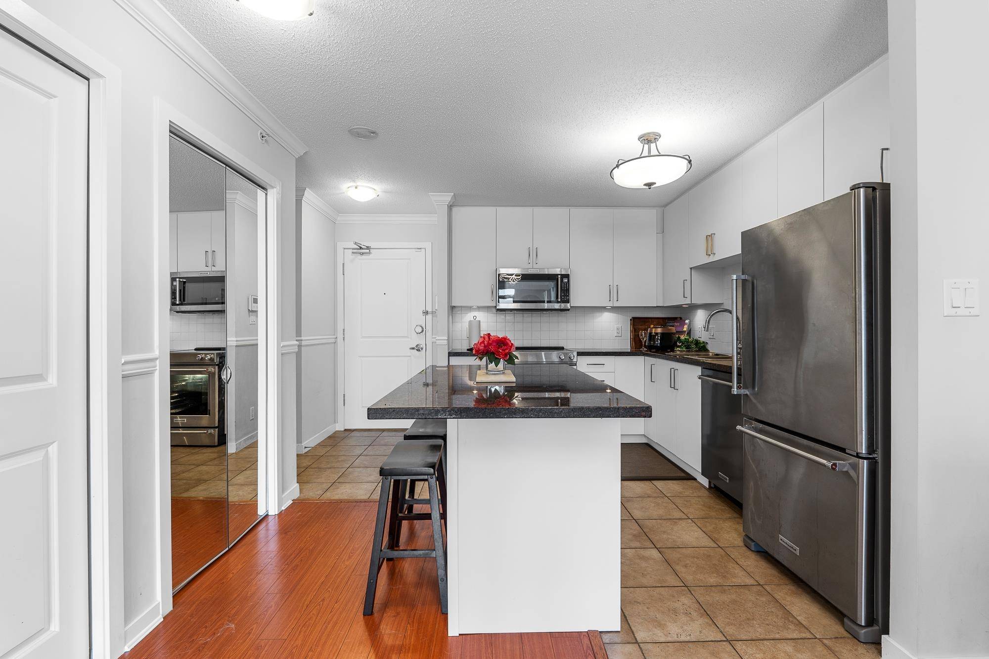 Burnaby, BC V5C 6T6,2138 Madison AVE #1203