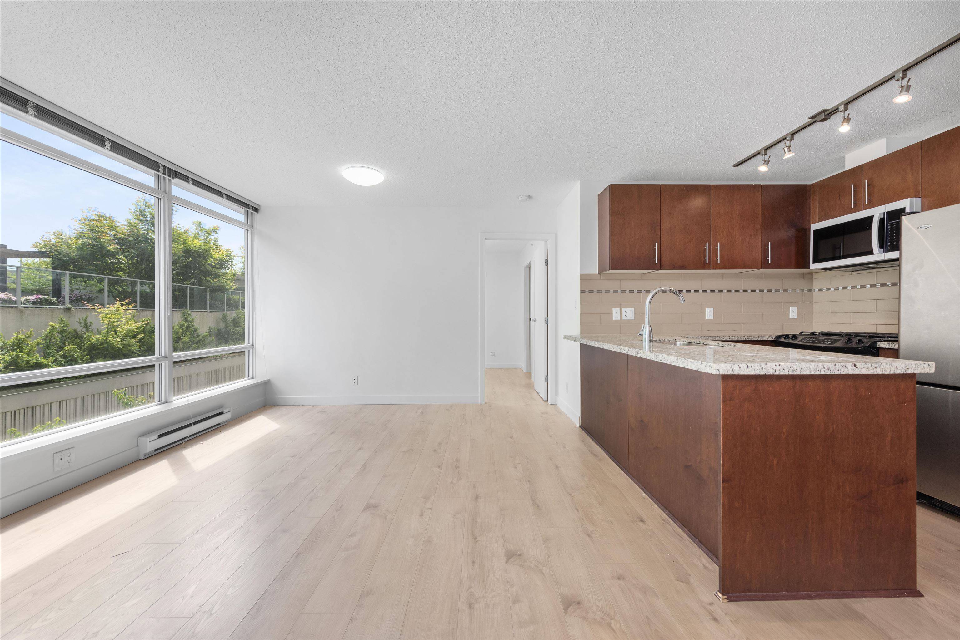 Richmond, BC V6X 0B2,8280 Lansdowne RD #511