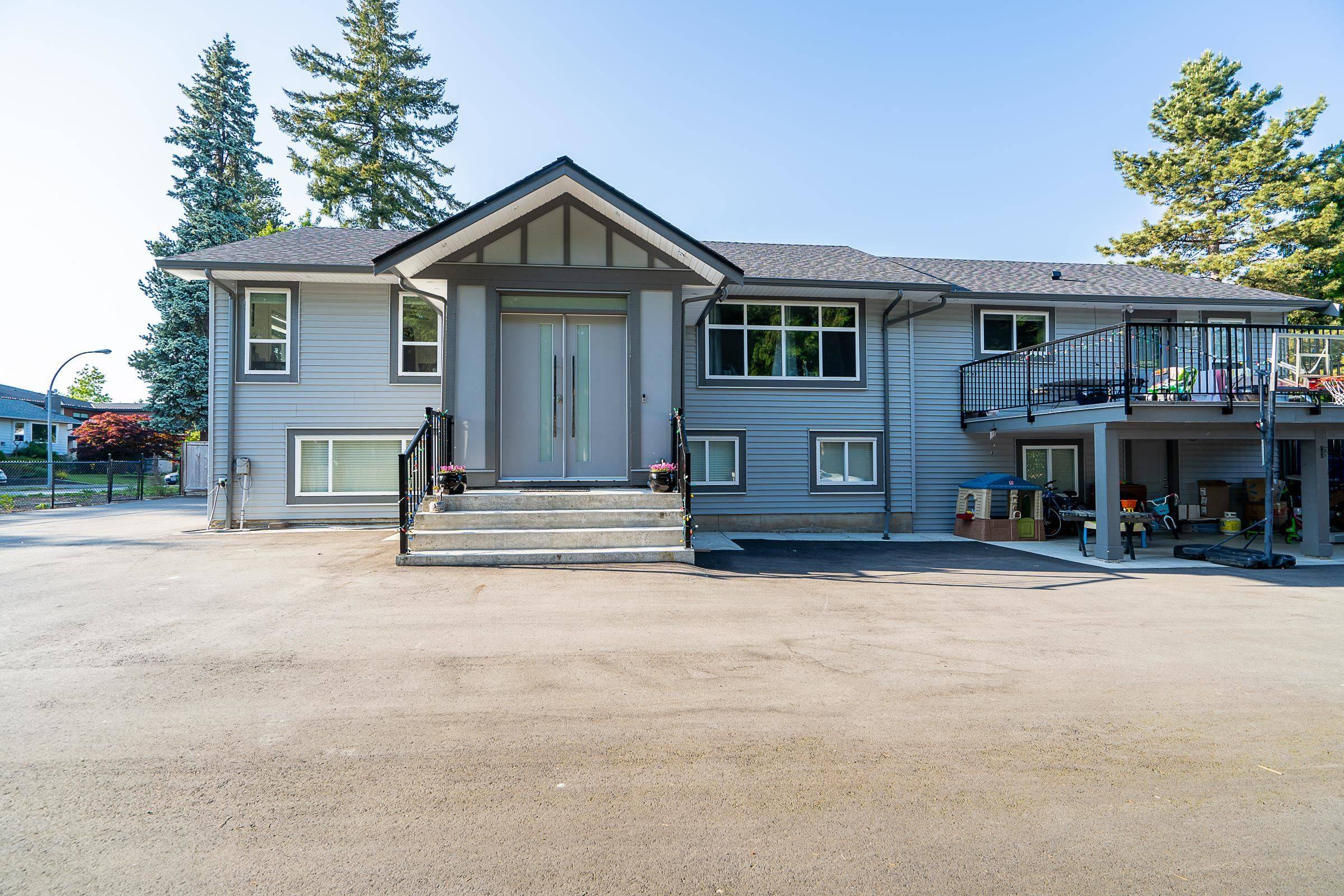 Surrey, BC V3S 5M3,6010 172a ST