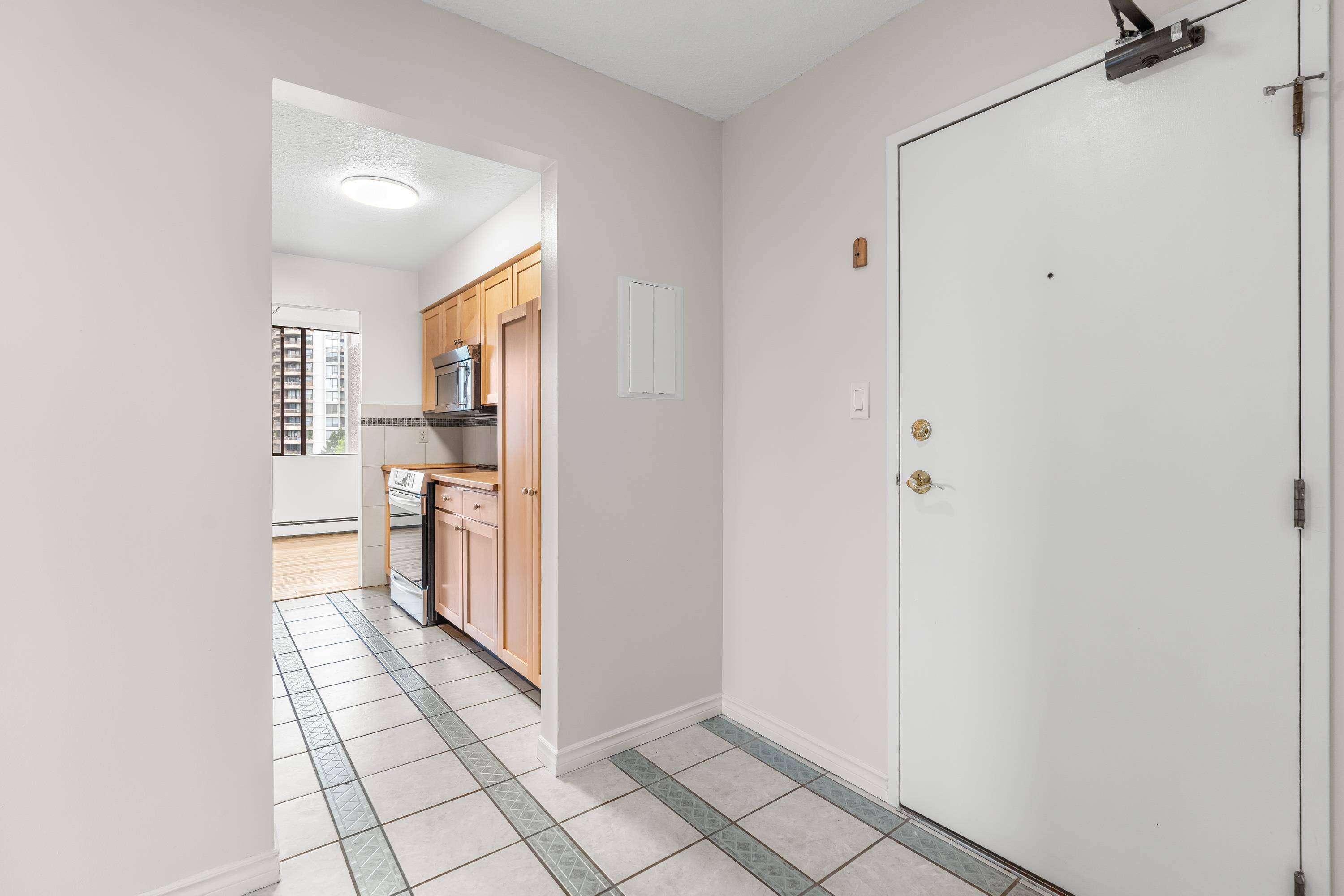Burnaby, BC V5B 4V2,2060 Bellwood AVE #1106