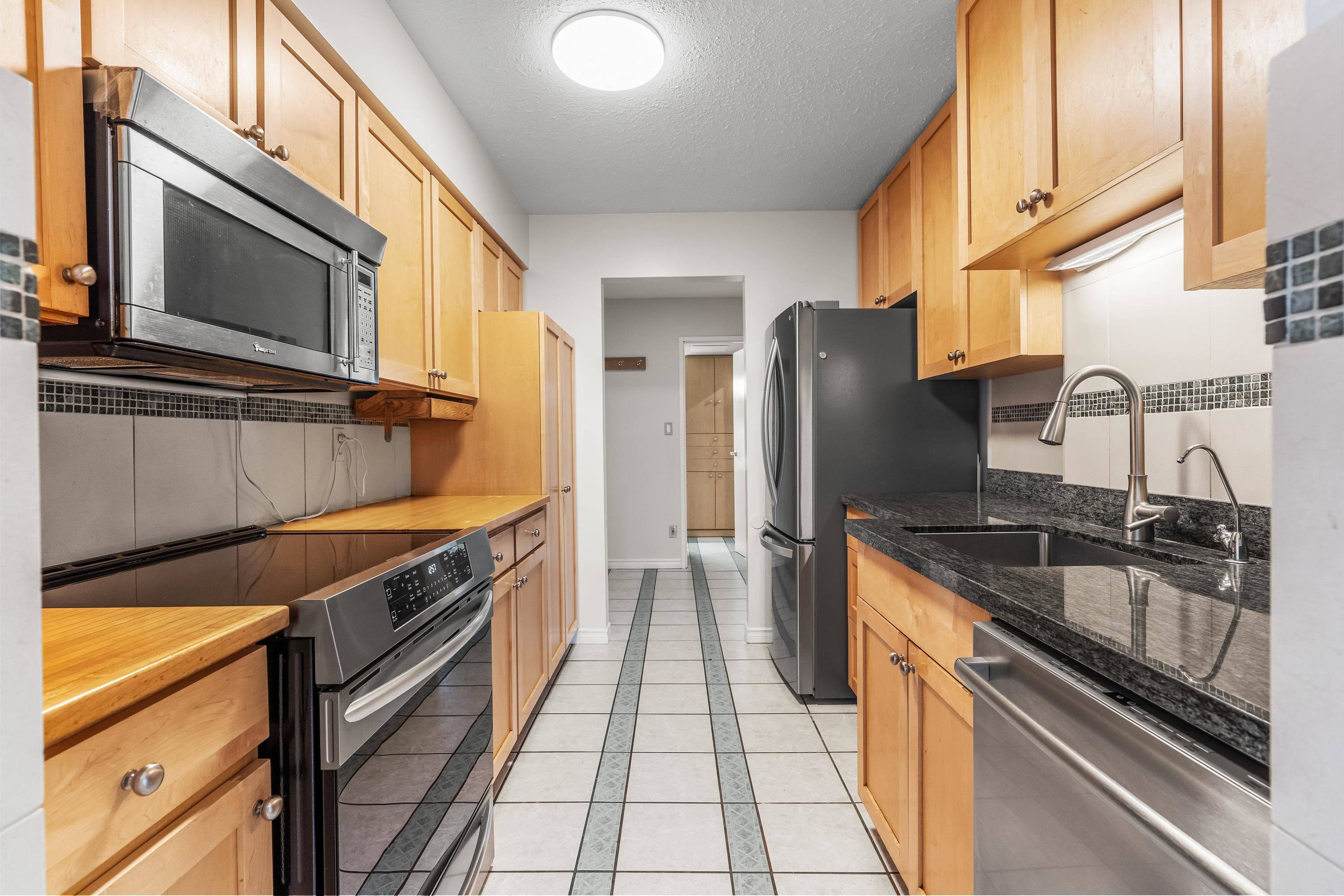 Burnaby, BC V5B 4V2,2060 Bellwood AVE #1106
