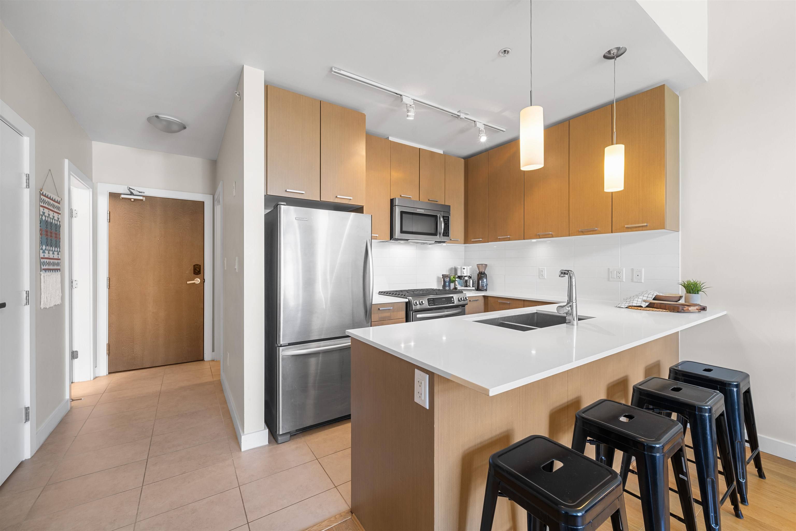 North Vancouver, BC V7P 0B3,1182 W 16th ST #402