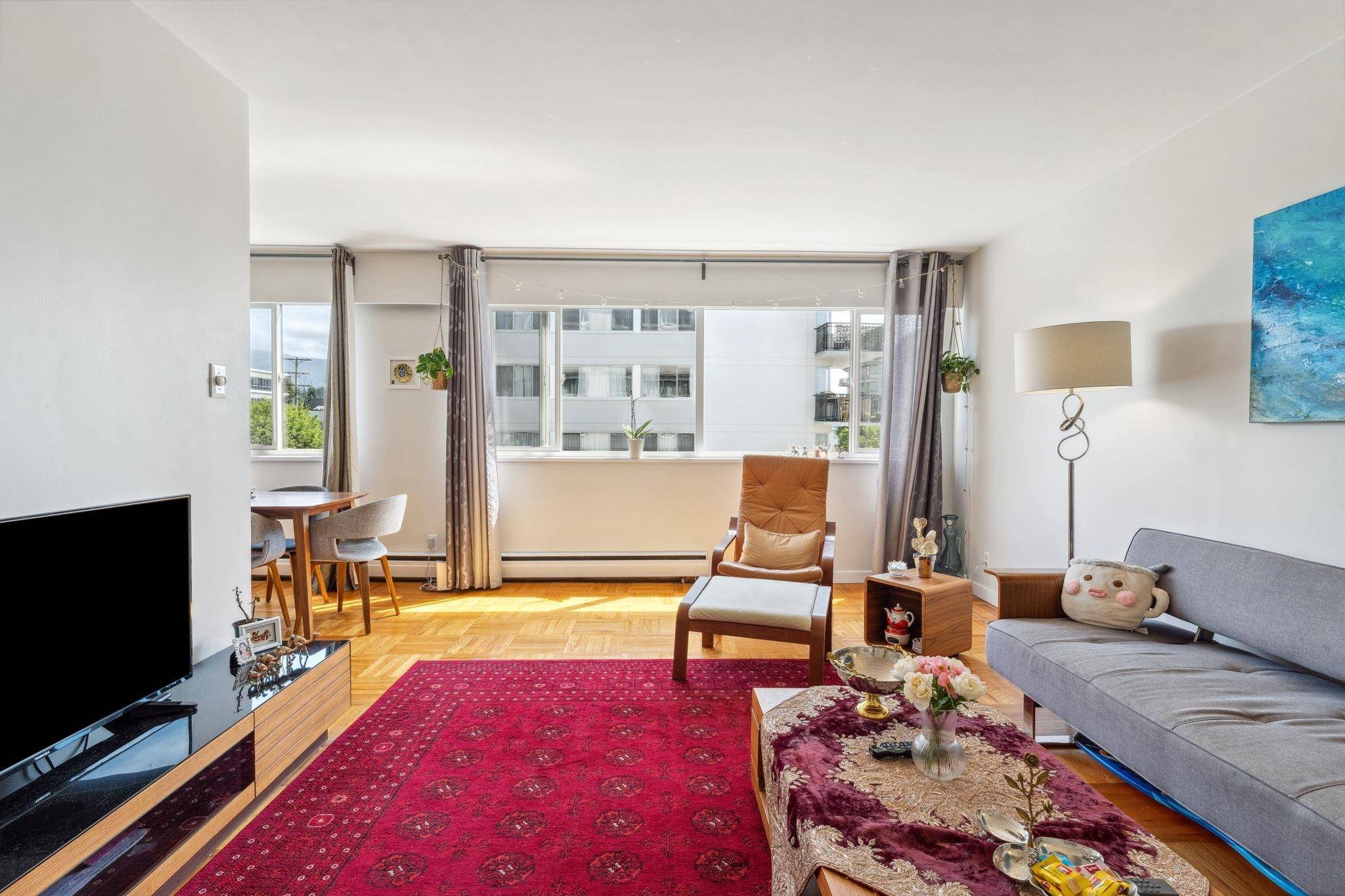 West Vancouver, BC V7V 1R8,1750 Esquimalt AVE #205