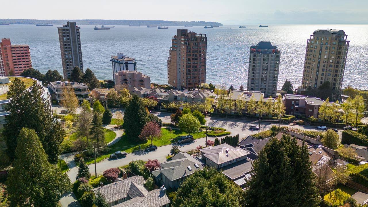 West Vancouver, BC V7V 1T7,2257 Fulton AVE