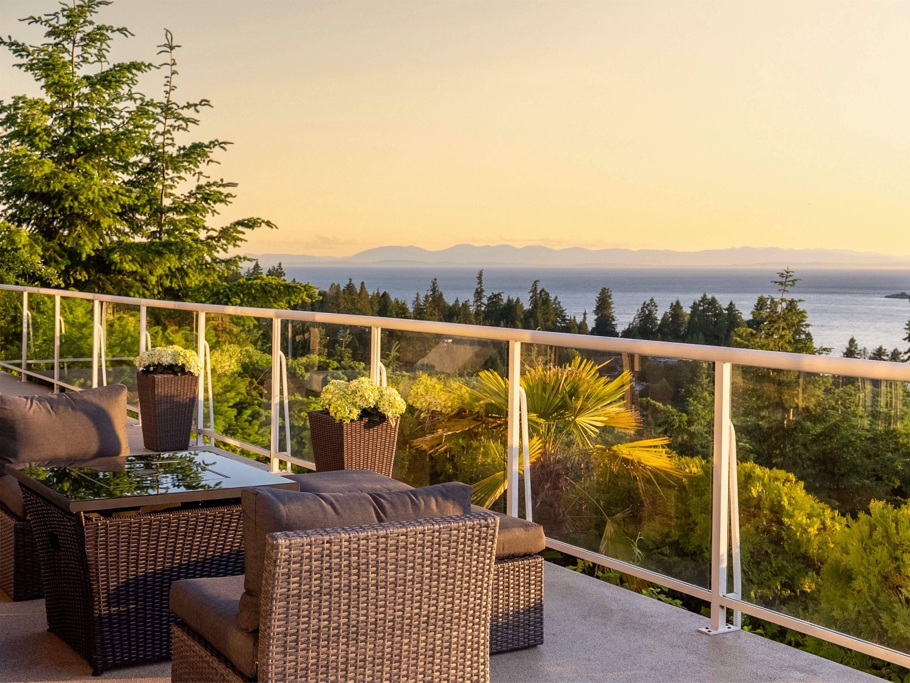 West Vancouver, BC V7W 3E9,5532 Westhaven RD