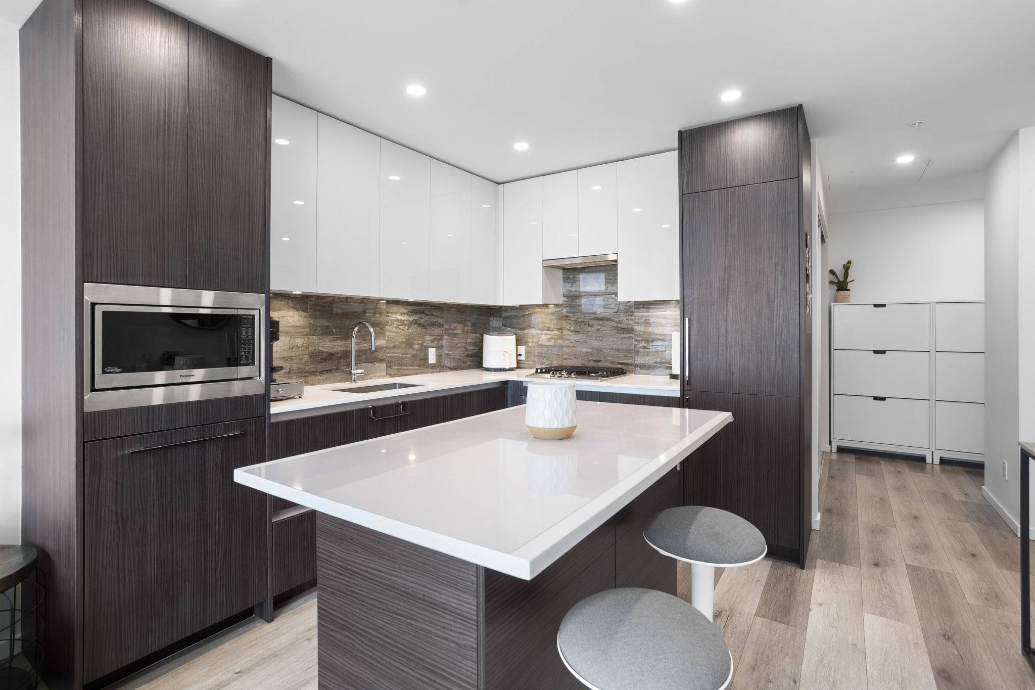 Burnaby, BC V5C 0L2,1888 Gilmore AVE #2209