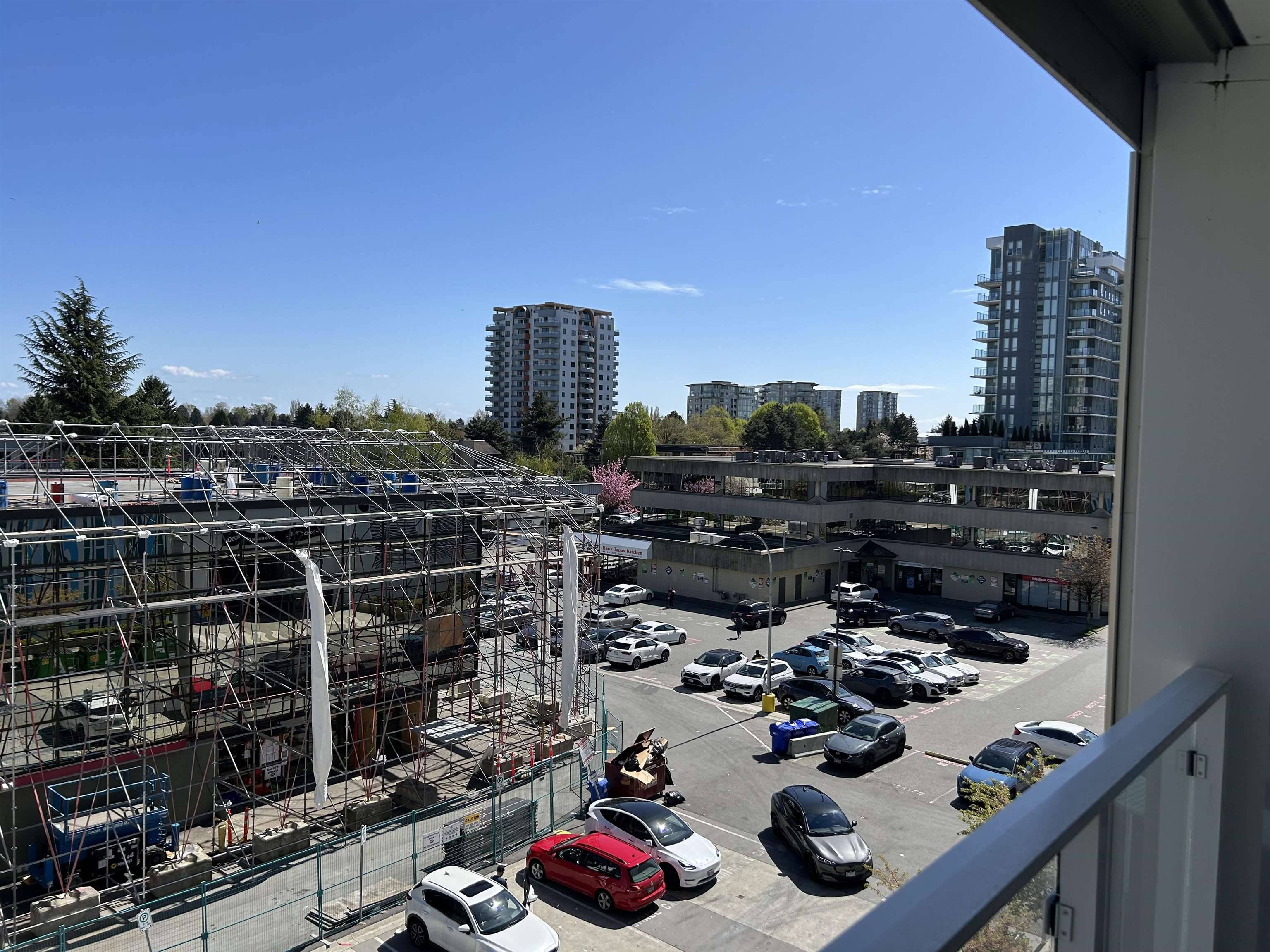Richmond, BC V6Y 0L6,6328 No. 3 RD #519