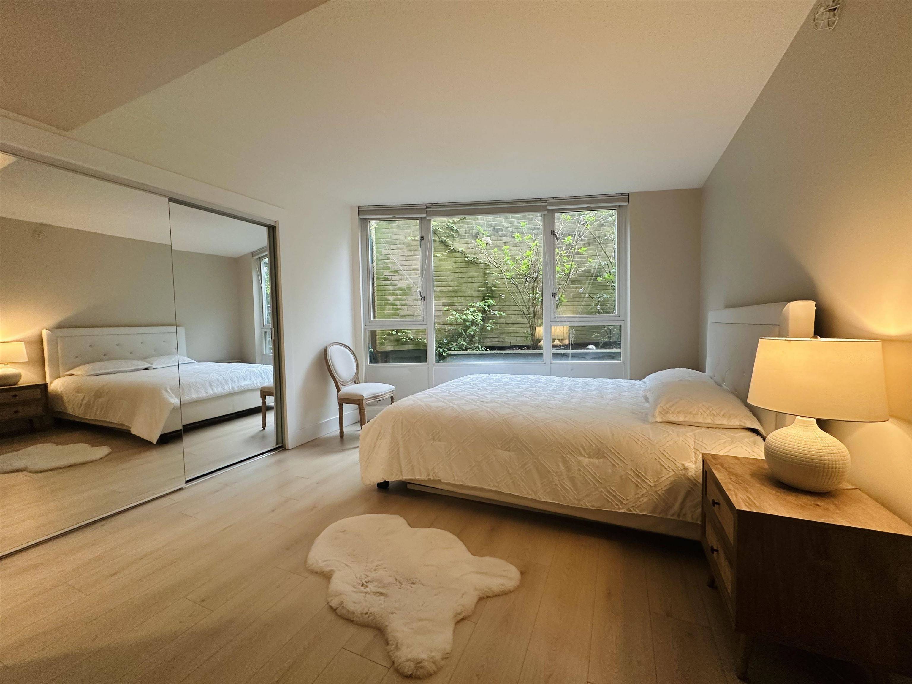 Vancouver, BC V6Z 3A3,1033 Marinaside CRES #202
