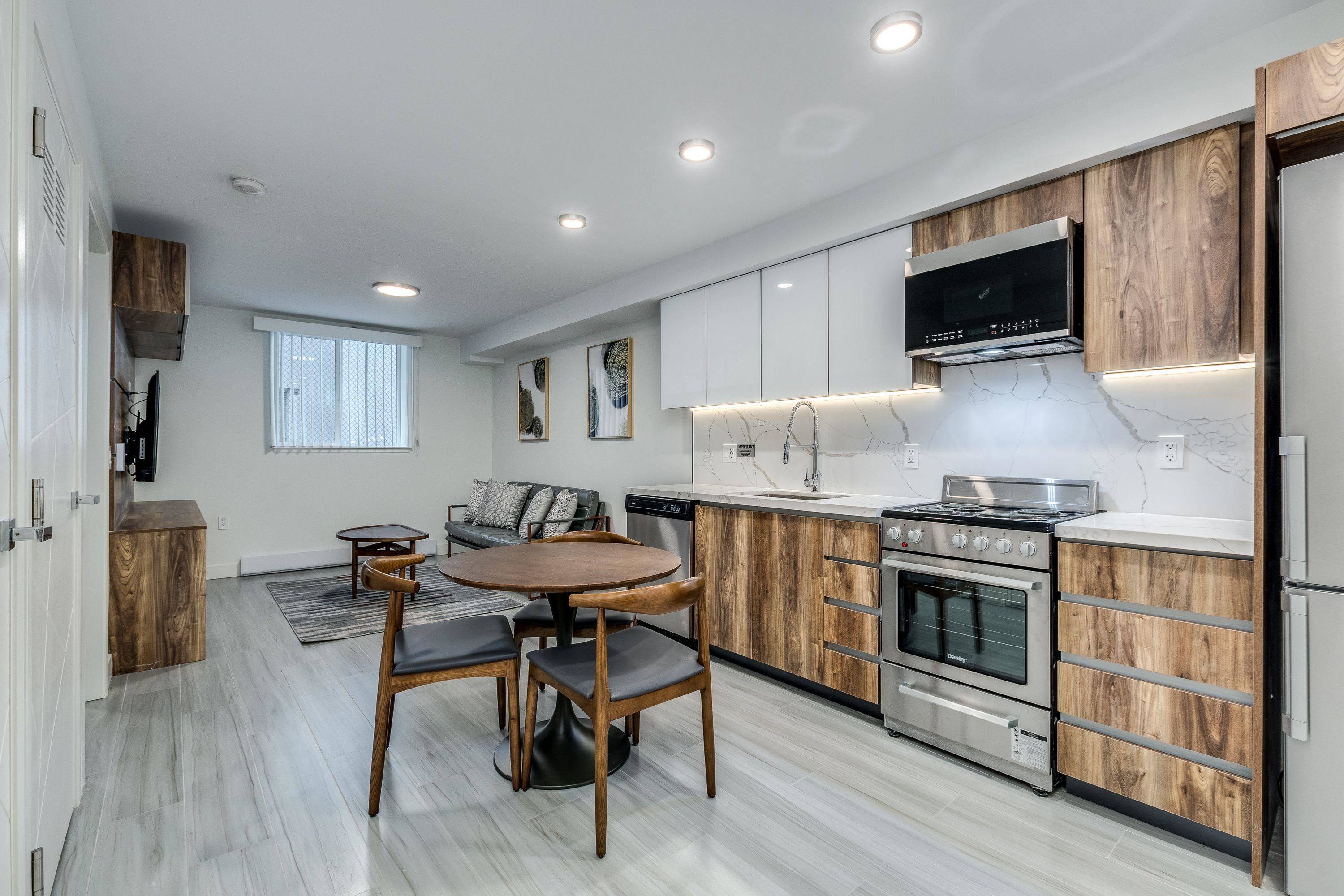 Vancouver, BC V6E 1L4,1168 Pendrell Street #102