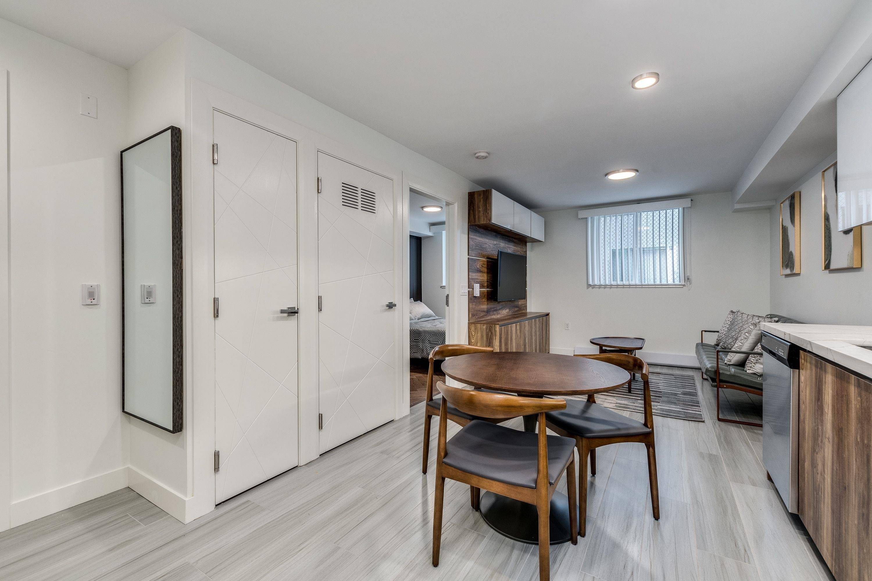 Vancouver, BC V6E 1L4,1168 Pendrell Street #102