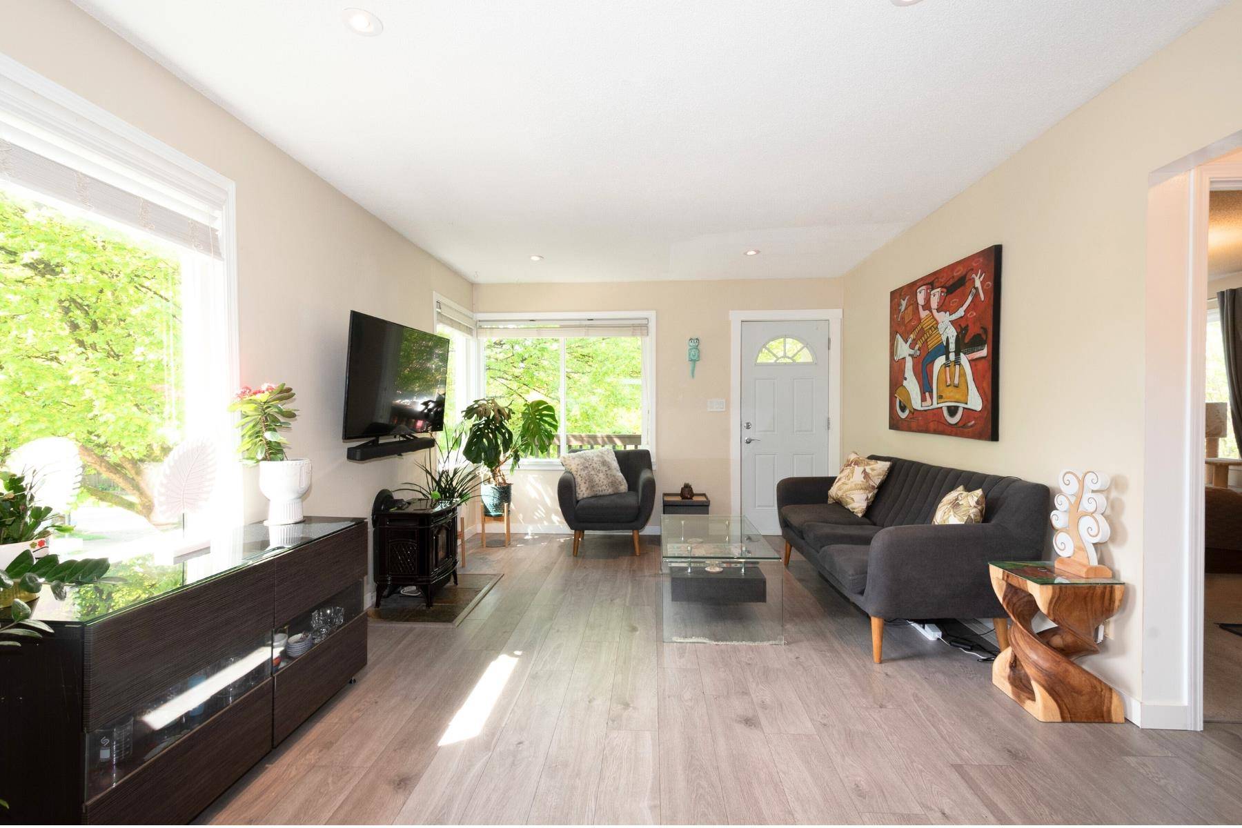 Vancouver, BC V5K 4K8,696 Rupert ST