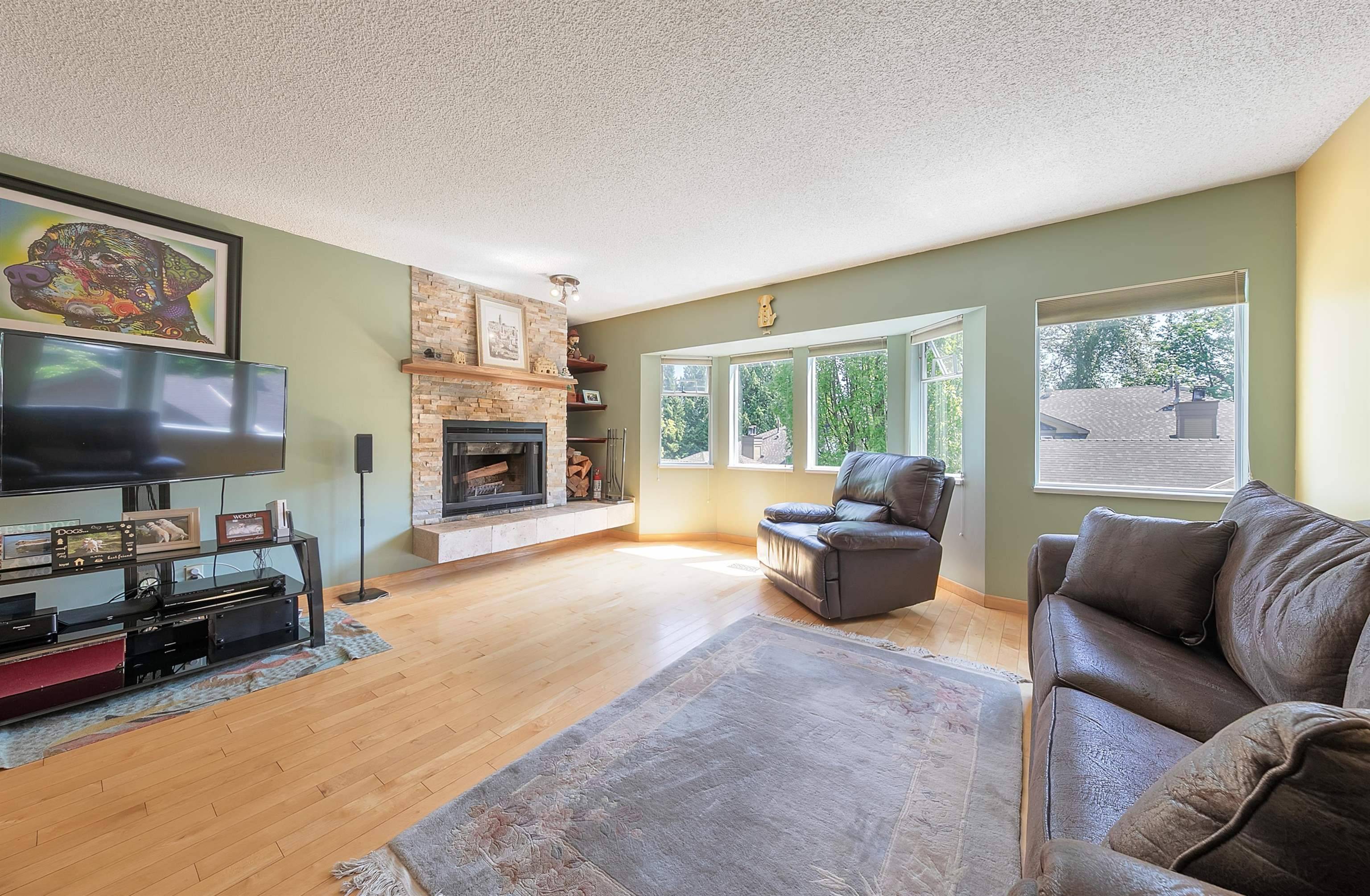 Burnaby, BC V5A 4K9,8849 Larkfield DR