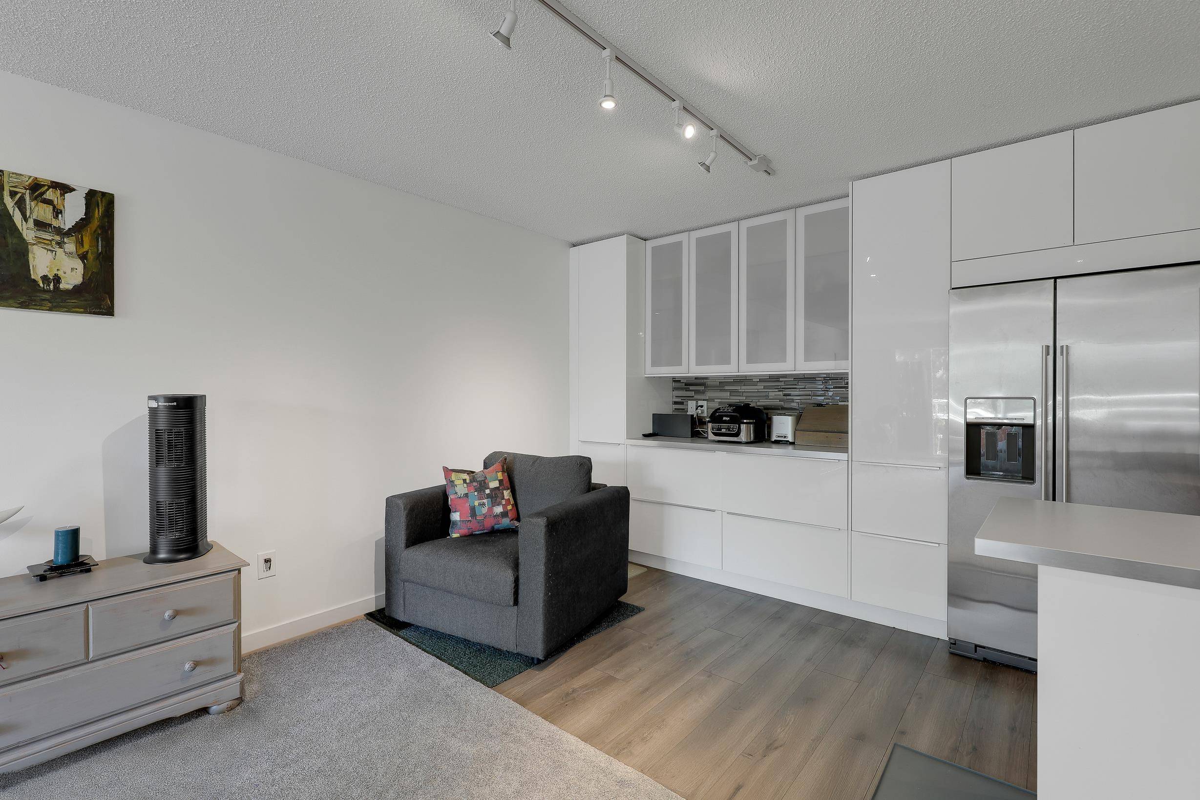 North Vancouver, BC V7M 1B4,250 W 1st ST #503