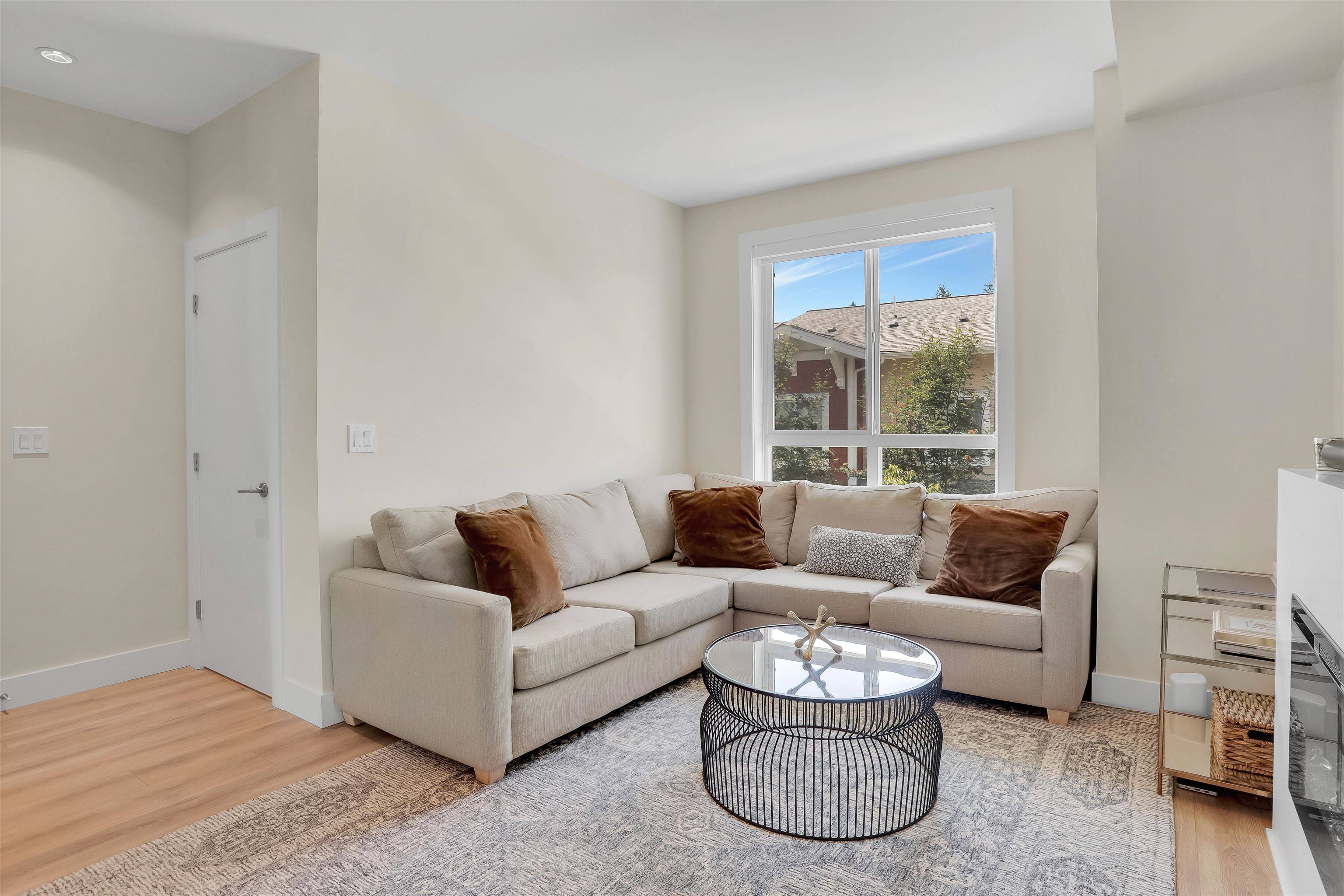 Surrey, BC V3Z 1J3,16561 17a AVE #60