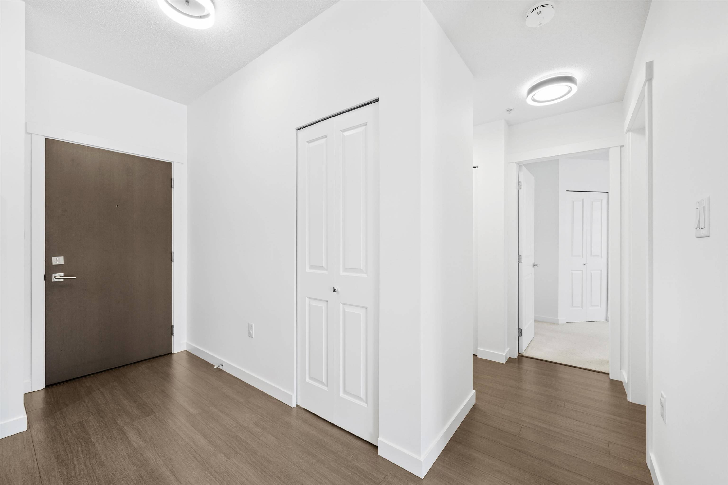 Surrey, BC V3Z 0N7,15168 33rd AVE #217